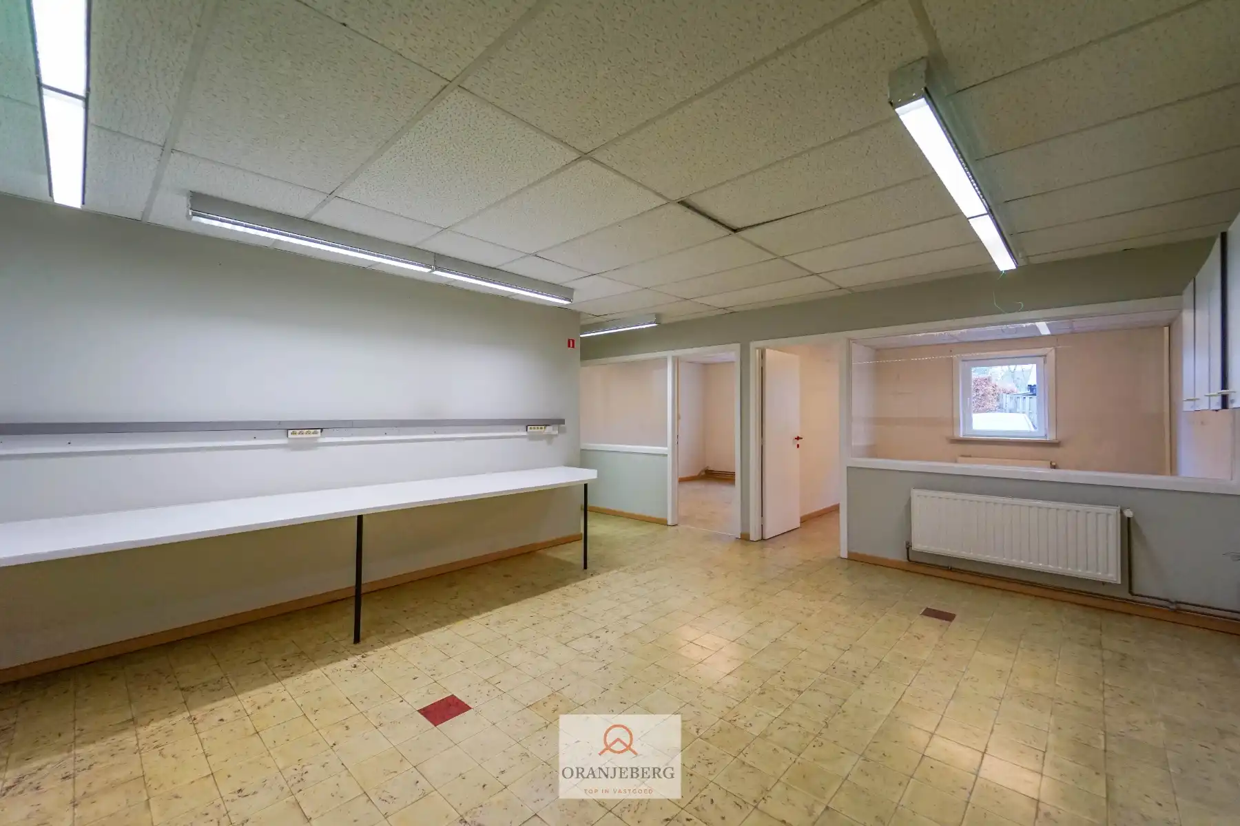 Ruim handelspand met meerdere ruimtes en parking te huur in centrum Drongen foto 16