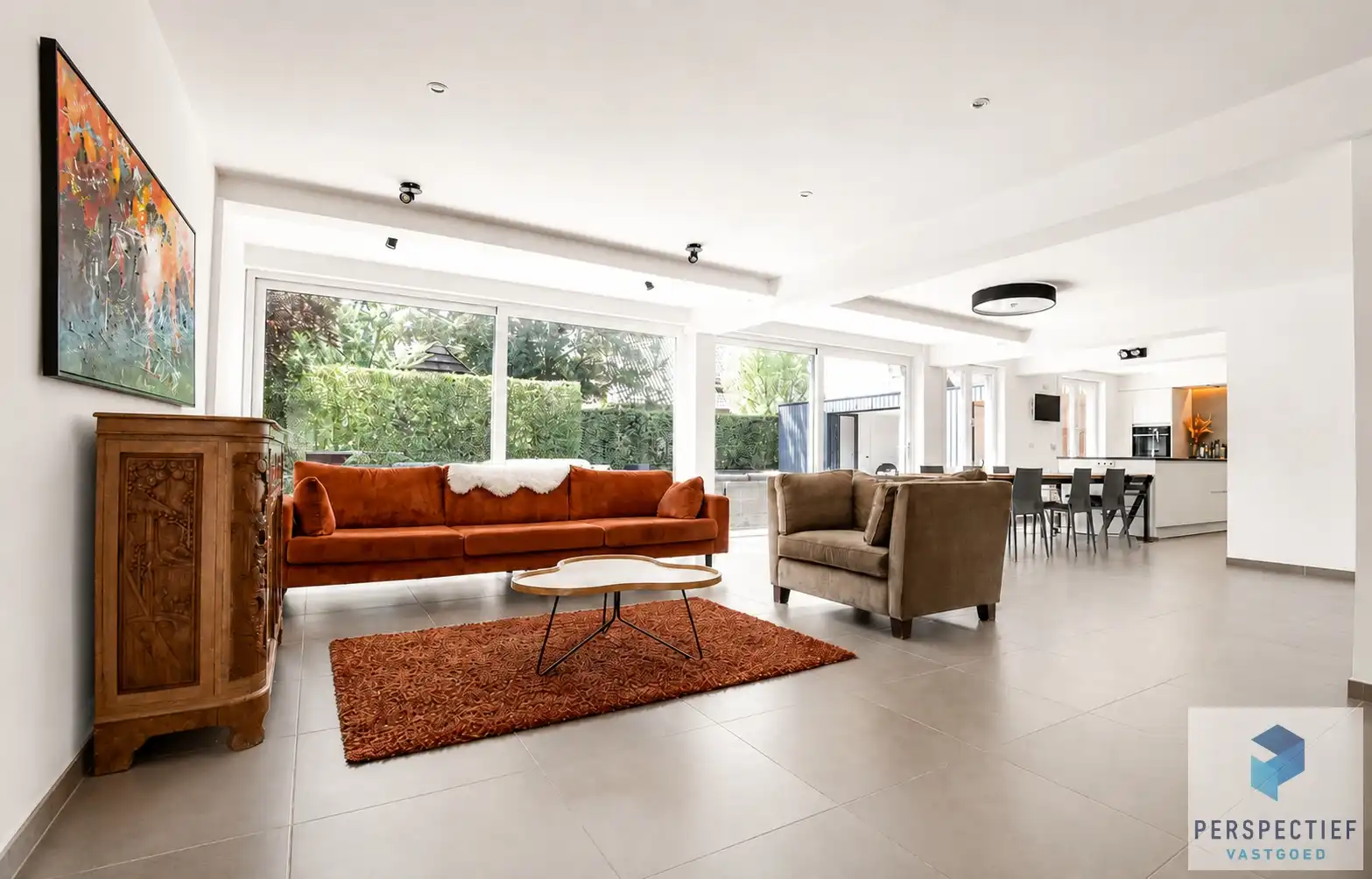 Ruime (254m²) instapklare gezinswoning met 4 slaapkamers, zwembad en poolhouse foto 12