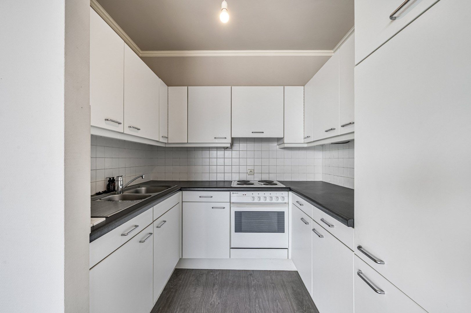 Instapklaar appartement met ruim terras foto 4