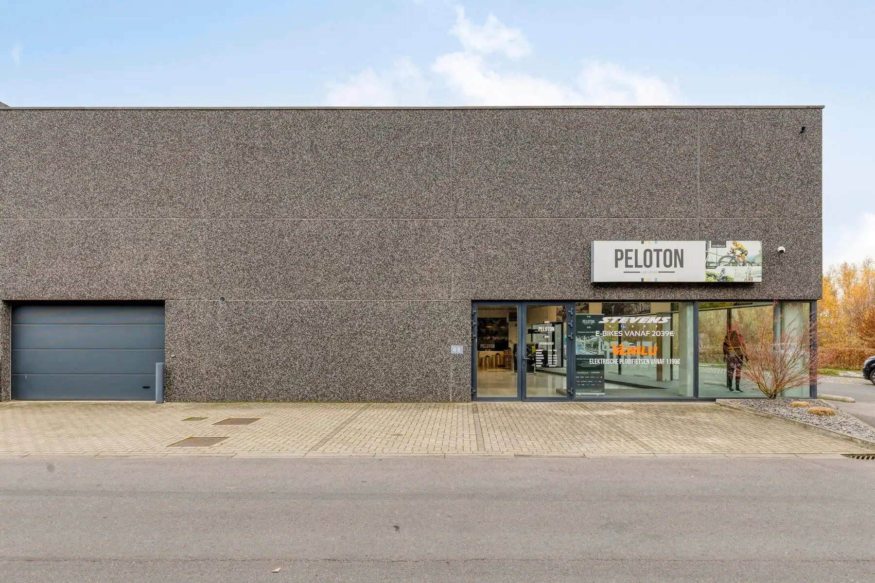 Instapklare bedrijfsruimte op strategische ligging foto 2