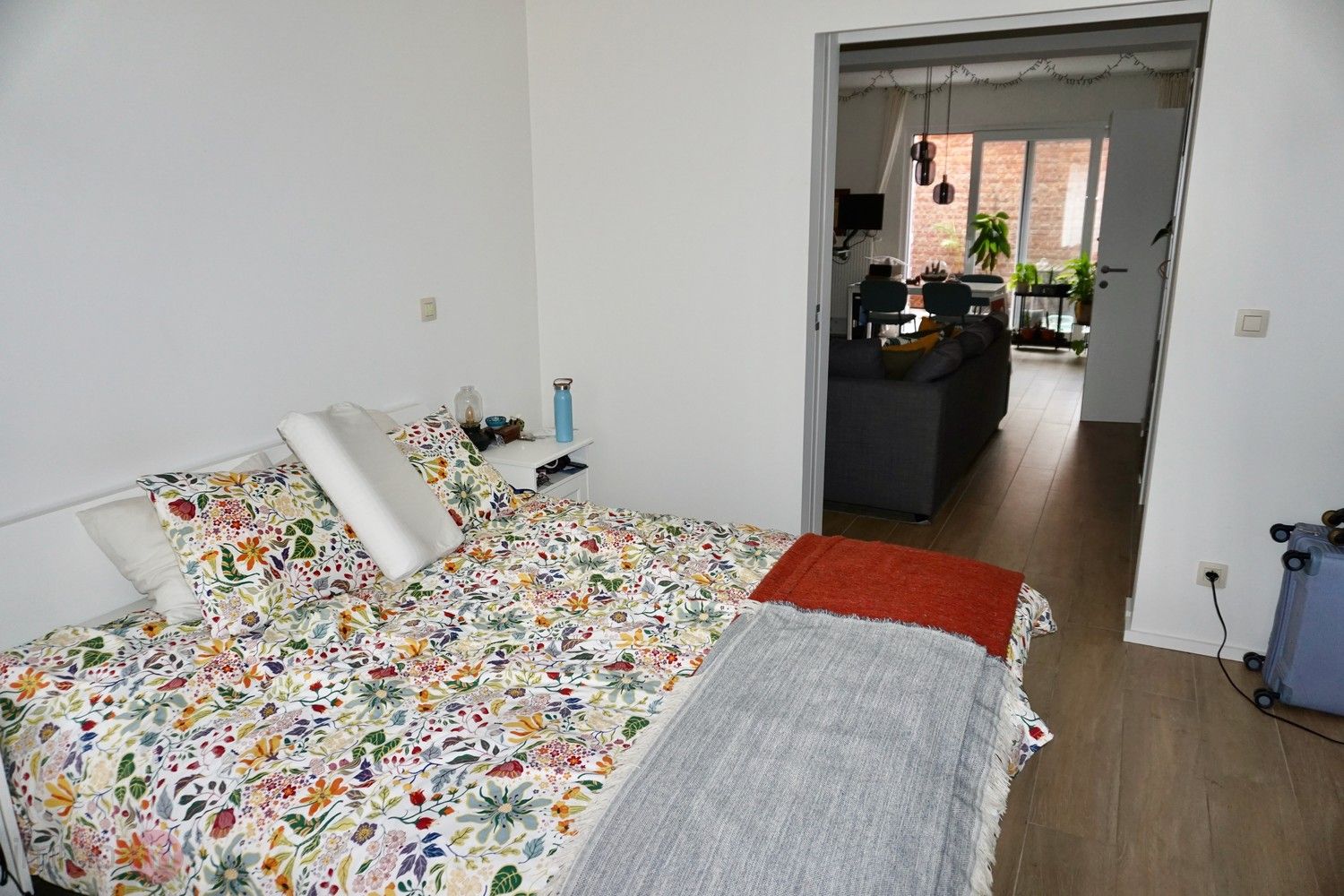 Gerenoveerd 1 slaapkamer appartement met groot terras/binnenkoer en garage. foto 13