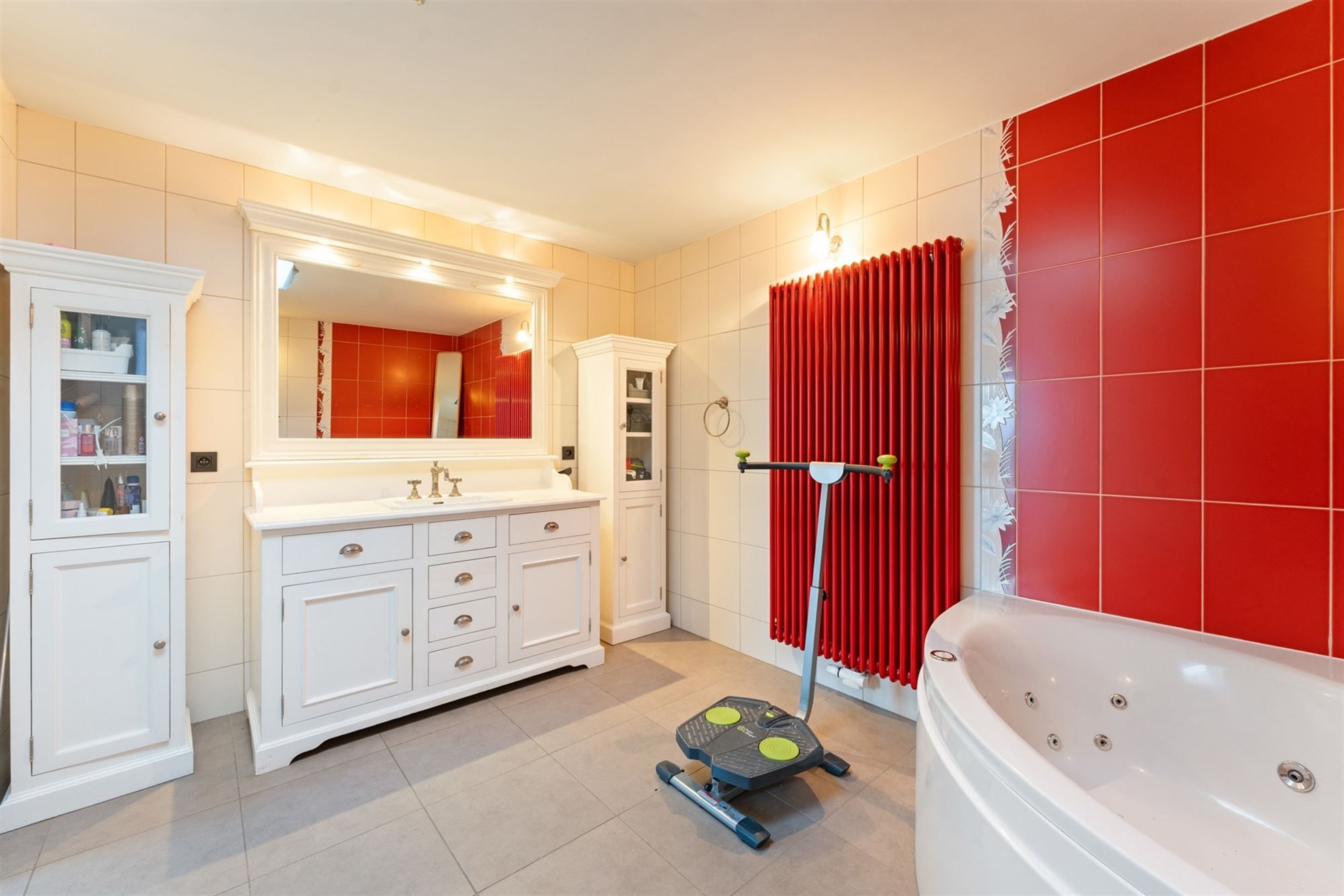 RUIME WONING MET 5 SLAAPKAMERS OP CENTRALE LIGGING VLAK BIJ BERINGEN CENTRUM foto 12