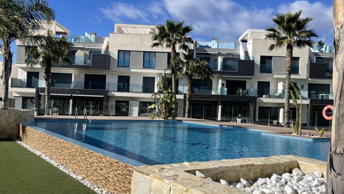 Mooi gelijkvloers appartement met 2 slpks en 2 badkamers foto 19