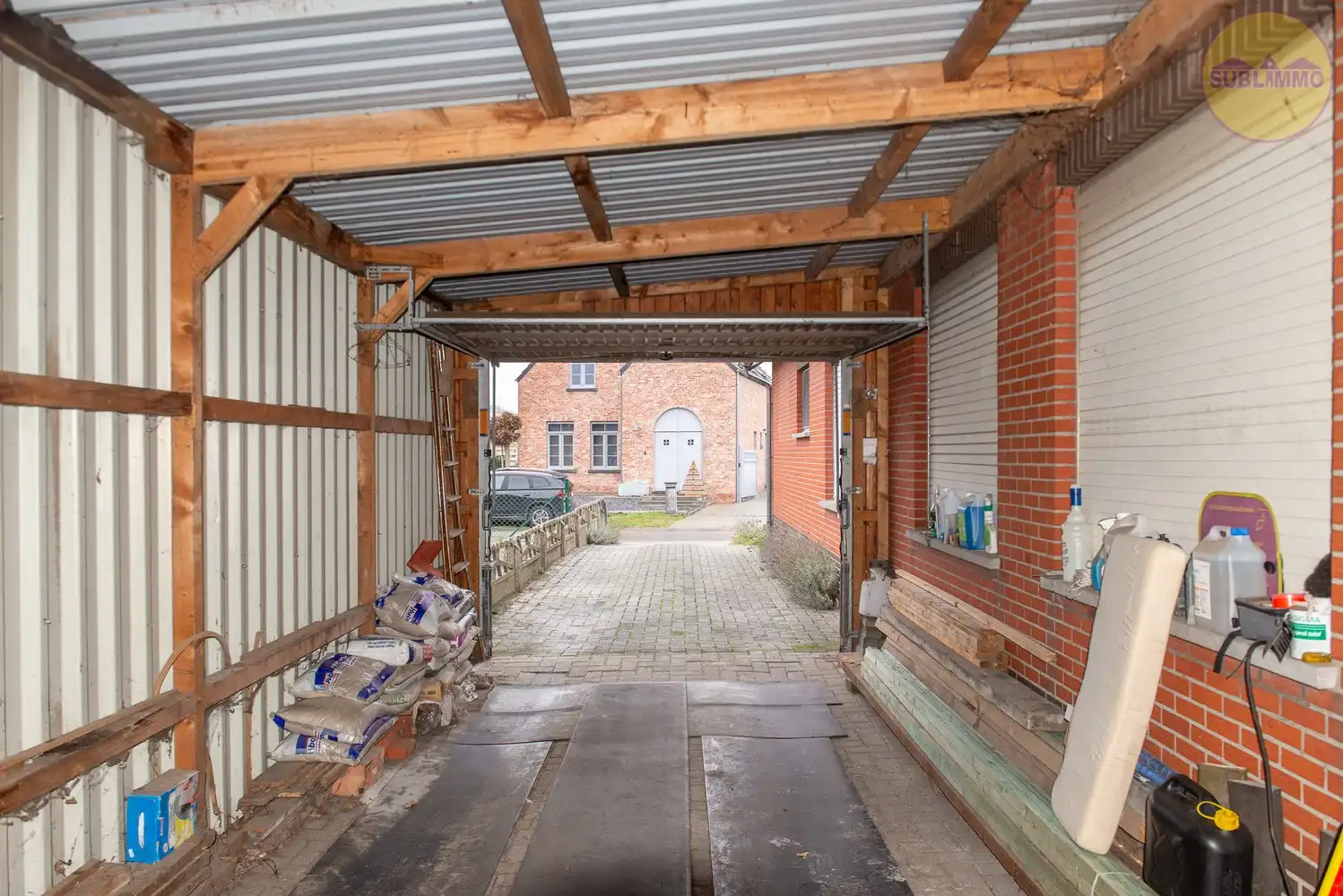 Ruime gelijkvloerse woning met 4 slaapkamers op een perceel van 554m². foto 24