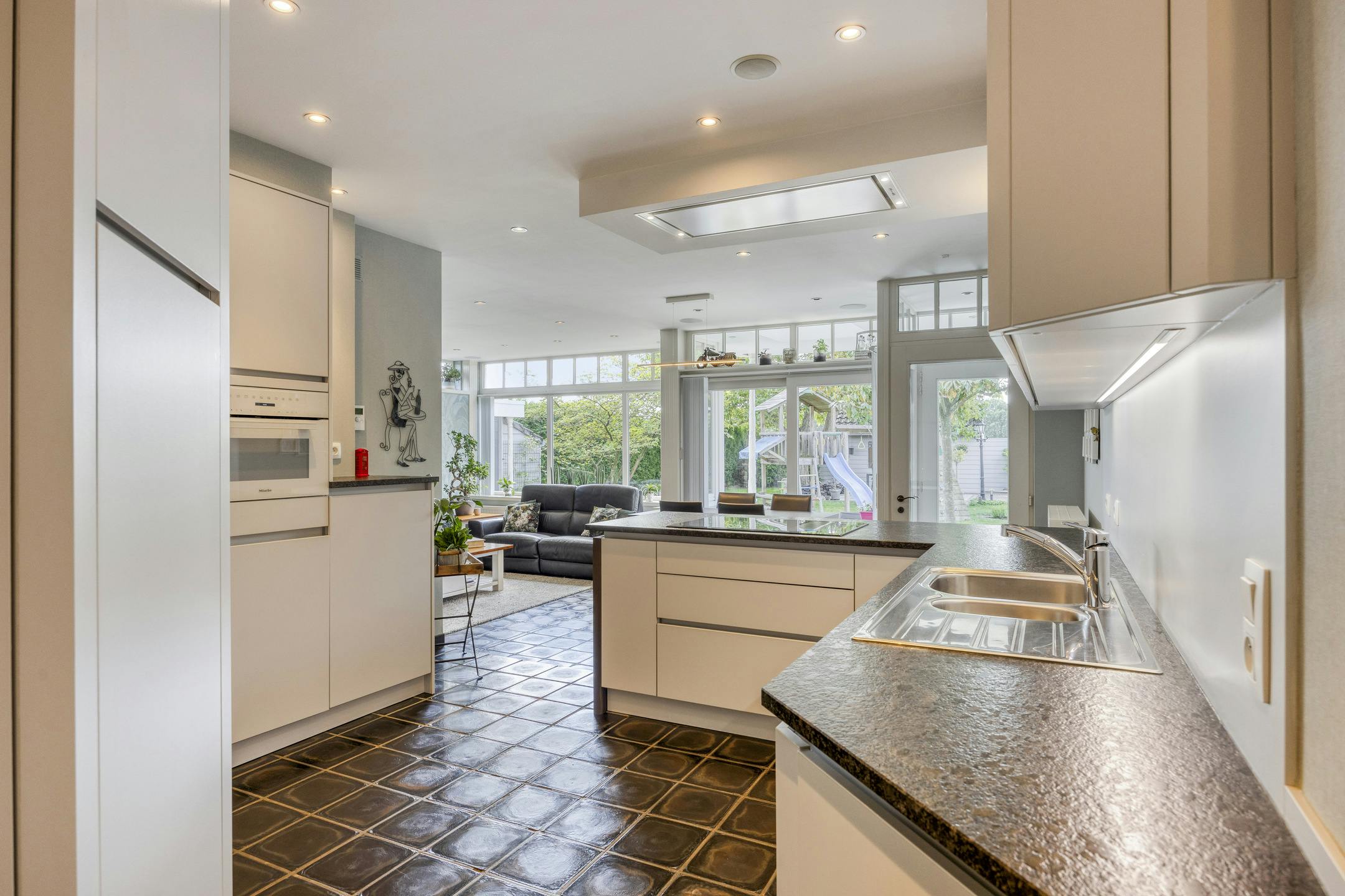 Riante zorgwoning/kangoeroewoning met loods te koop foto 7