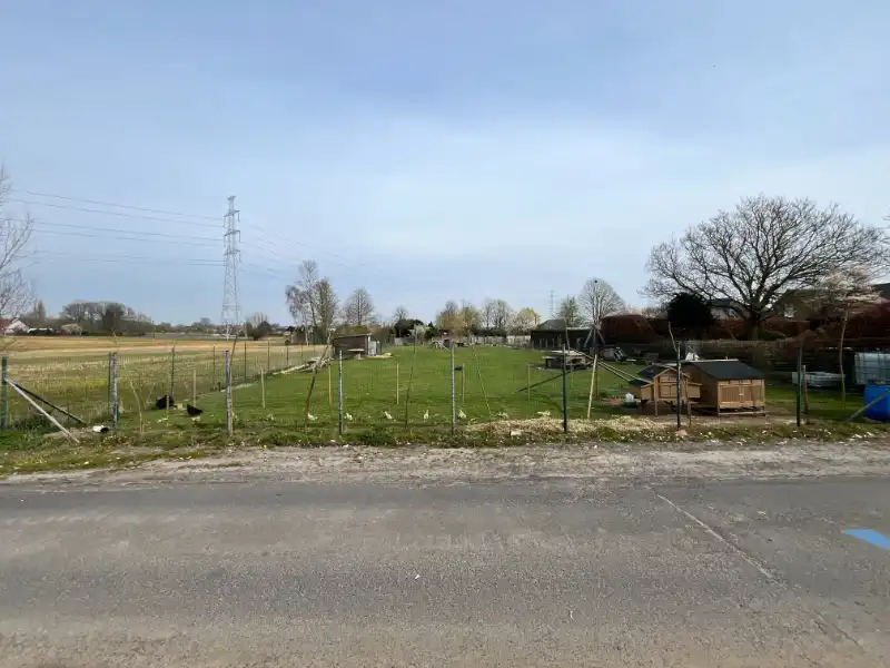 Landelijk gelegen woning met tuin en 3 garages foto 23