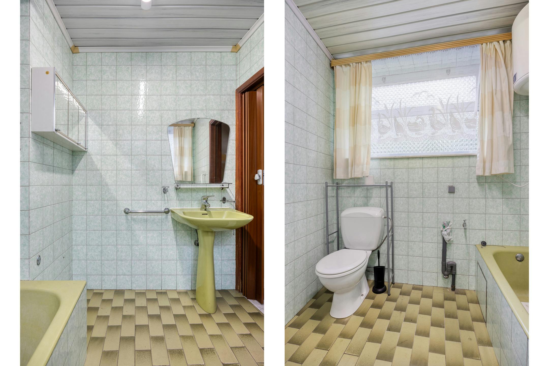 Te renoveren woning met zonnige tuin in Genk foto 33