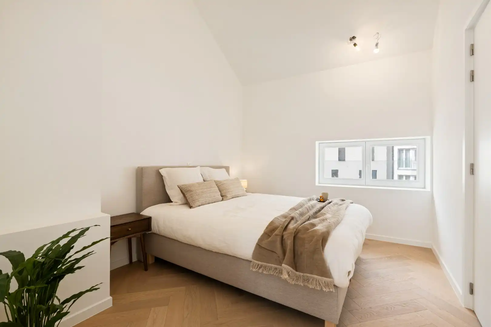 Luxueus penthouse duplex te koop in Oostende in Villa Rembrandt met terras, karaktervolle renovatie en moderne afwerking foto 11