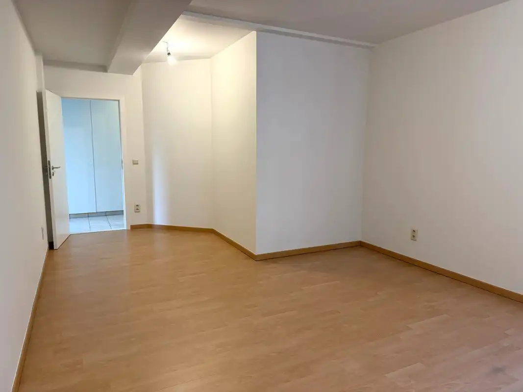 Instapklaar triplexappartement met 3 slaapkamers, 2 badkamers, garage + P in hartje Hoogstraten. foto 15