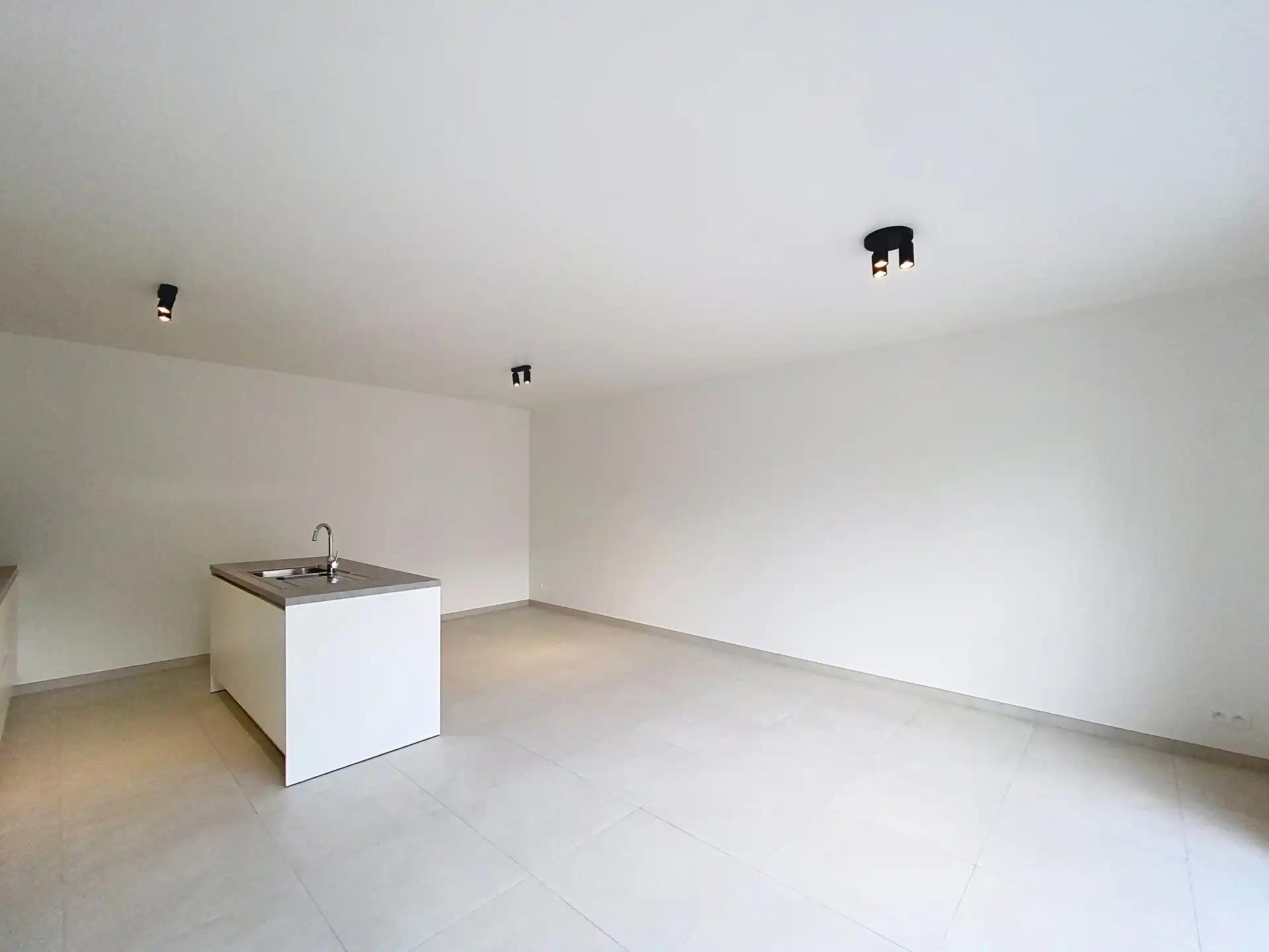 Nieuw huis met 3 slaapkamers en exterieur foto 9