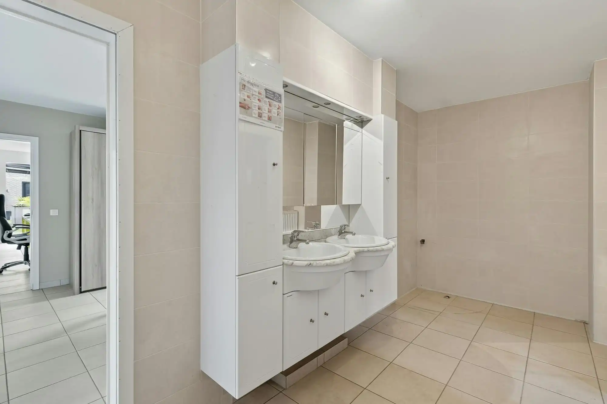 Luxe villa met exclusieve tuin en 600m2 magazijn in KMO-zone foto 33