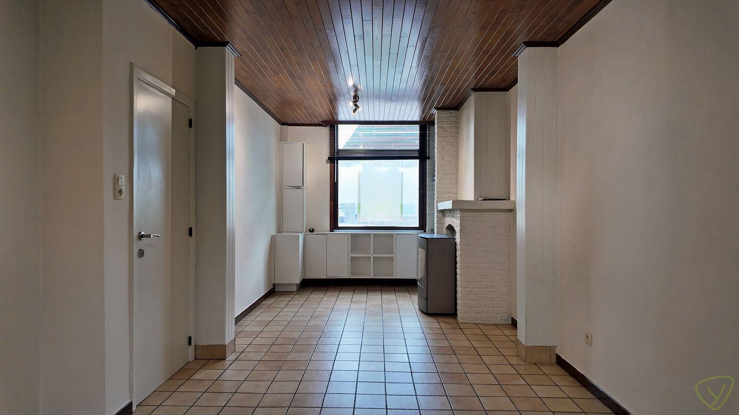 Gezellige stadswoning te huur met ruime garage en parking! foto 2