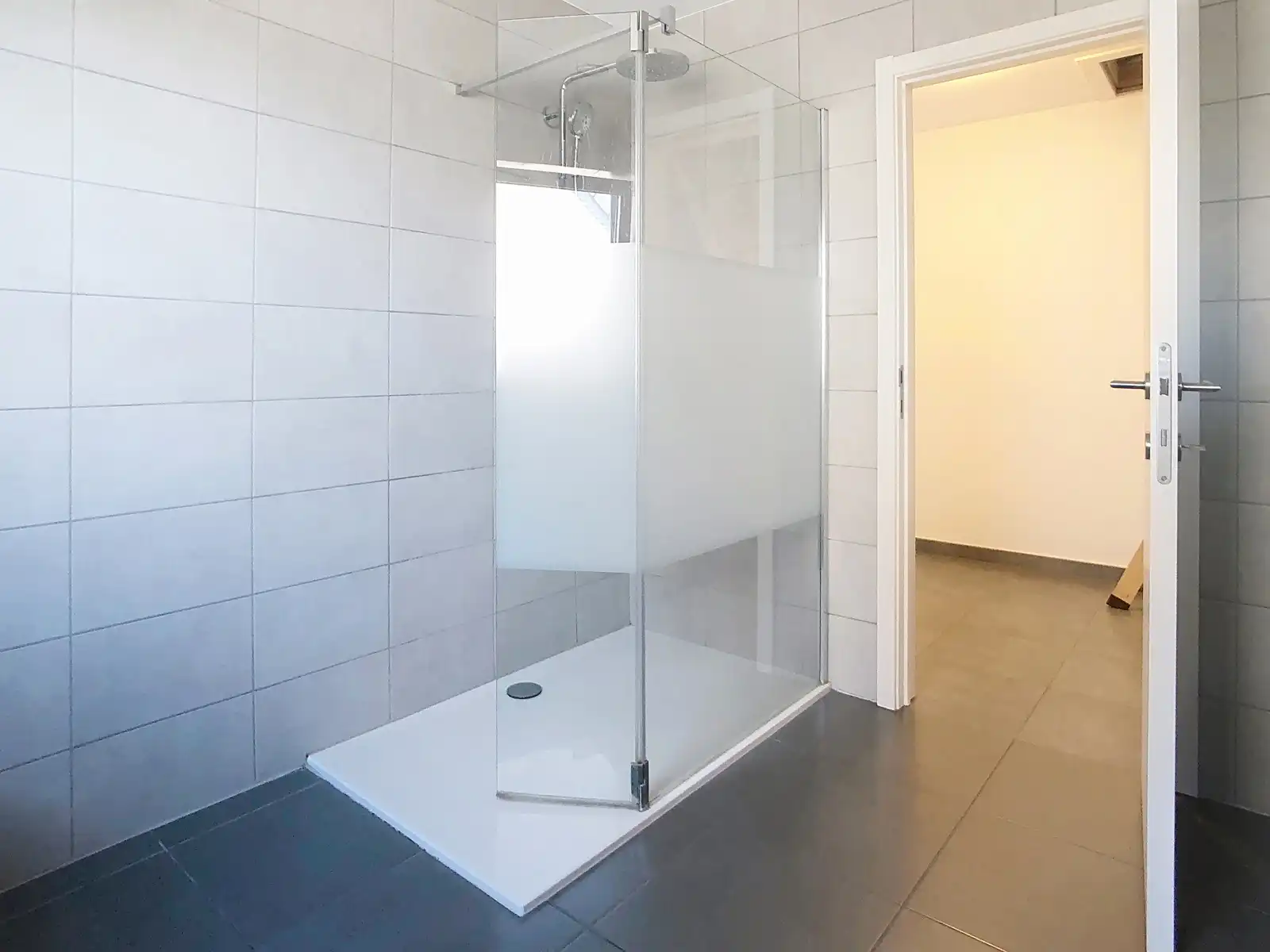 Duplex met 2 ruime slaapkamers, terras en garage foto 20