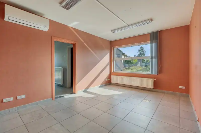 Polyvalente kantoorruimte met 3 slaapkamer appartement TE KOOP in Tielt! foto 9