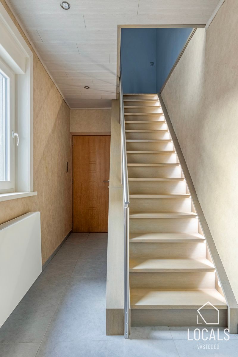 Instapklare woning met 3 slaapkamers, tuin & garage foto 12