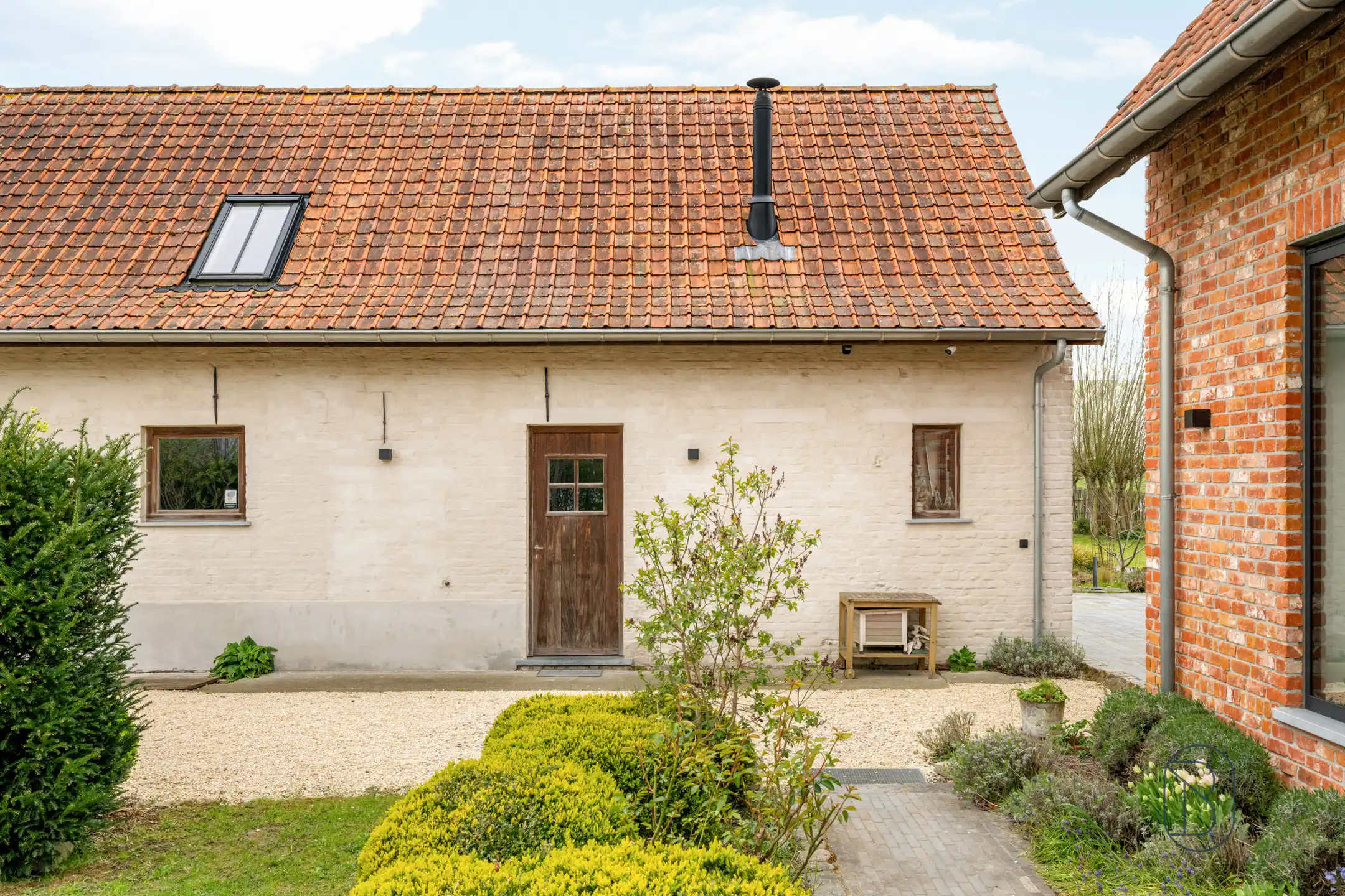 Unieke kans: prachtige woonst met zwembad + bedrijfsgebouw foto 12