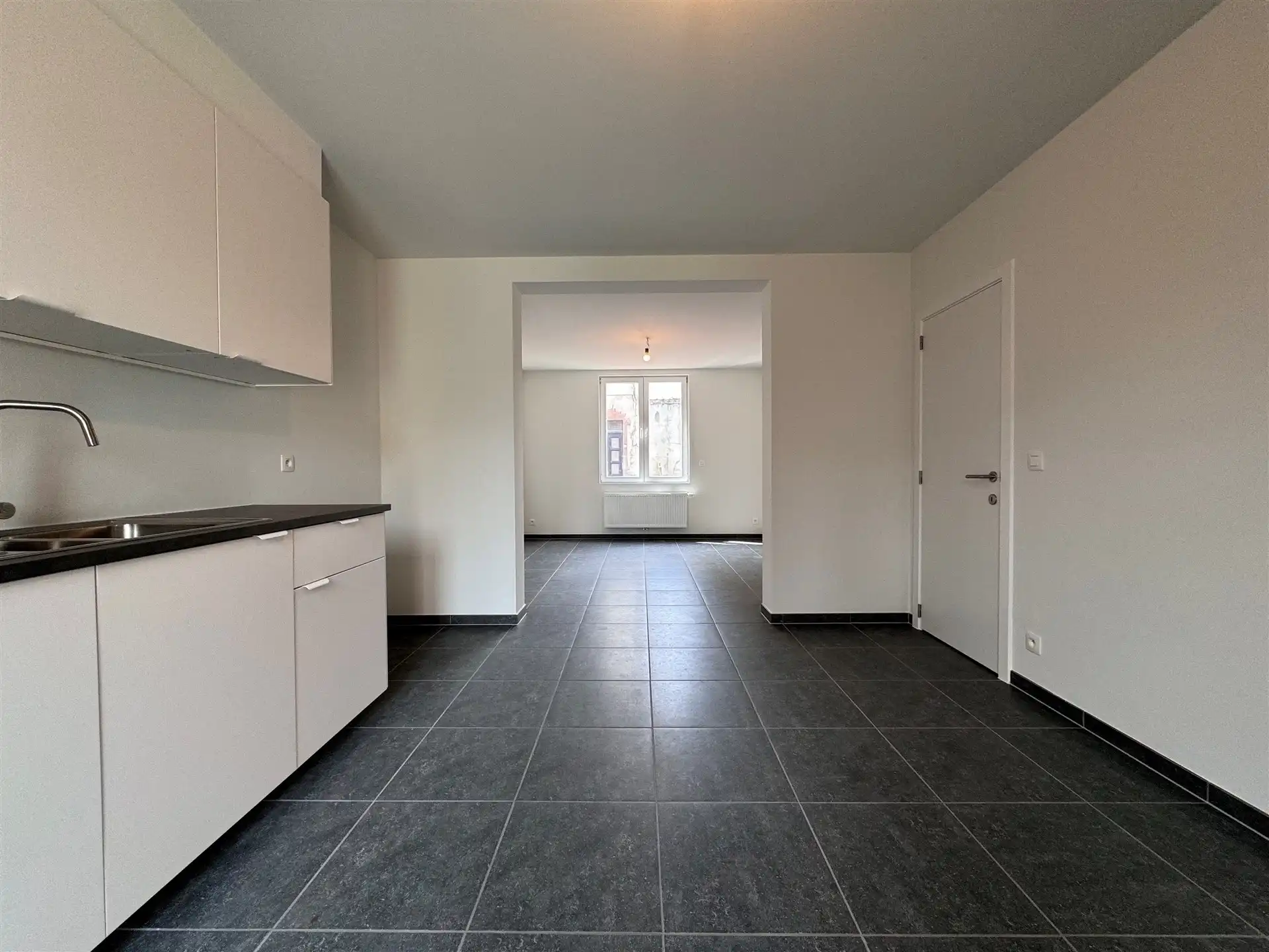Gunstig gelegen woning met 4 slaapkamers en tuin. foto 9
