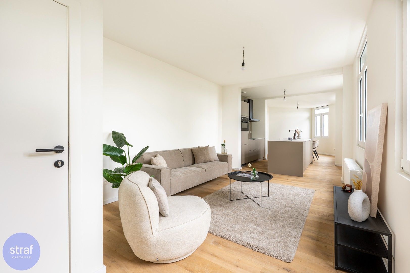 Gerenoveerd appartement met dakterras op de Sint-Andriesplaats. foto 2