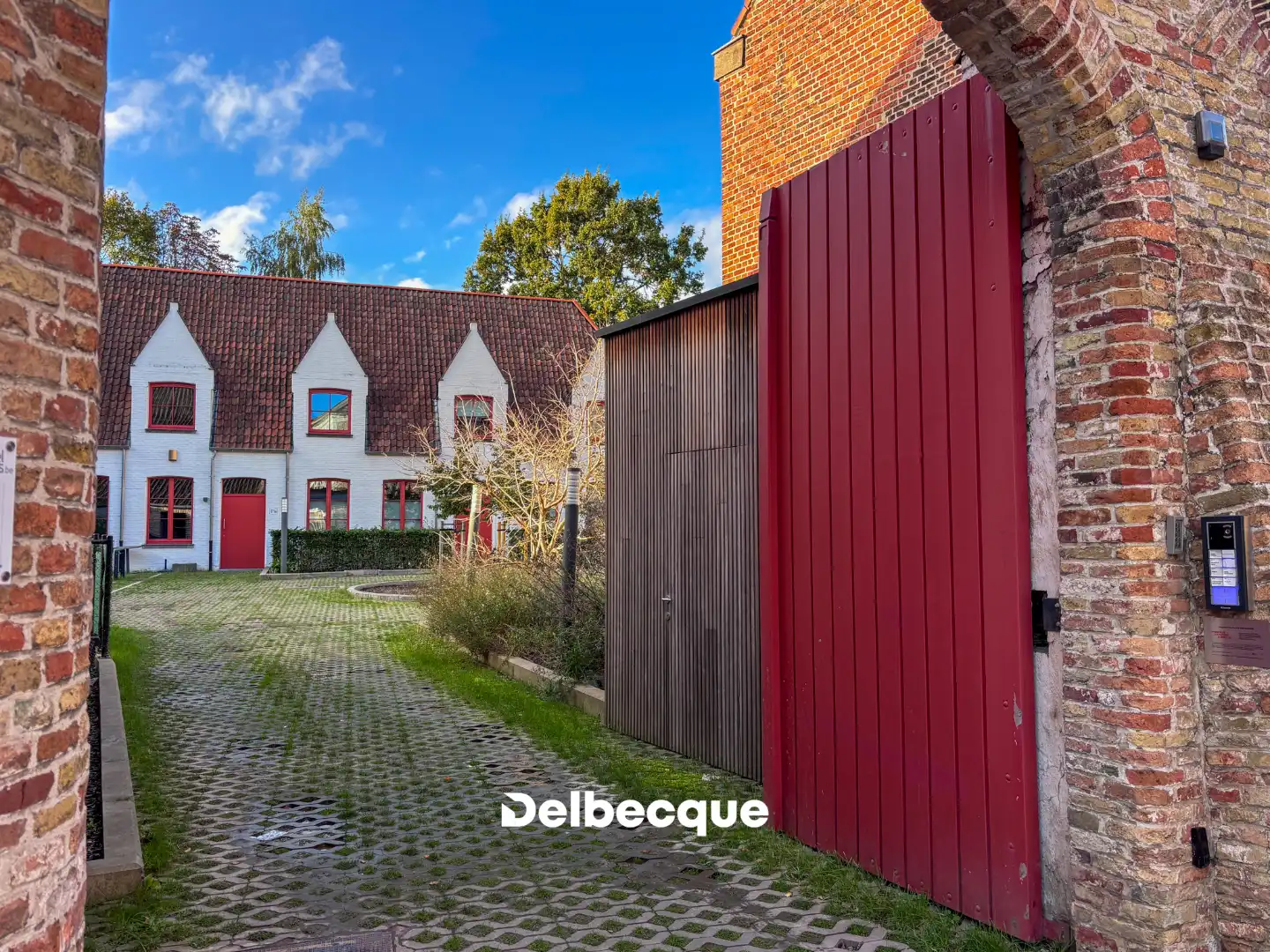 Recente woning met 3 slaapkamers in hartje Brugge foto {{pictureIndex}}