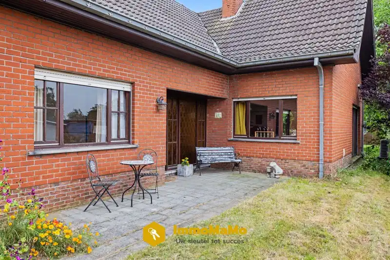 VERKOCHT - VILLA MET 4 SLAAPKAMERS EN TUIN&WEIDE (3314m²) EN 3 PAARDENSTALLEN foto 3