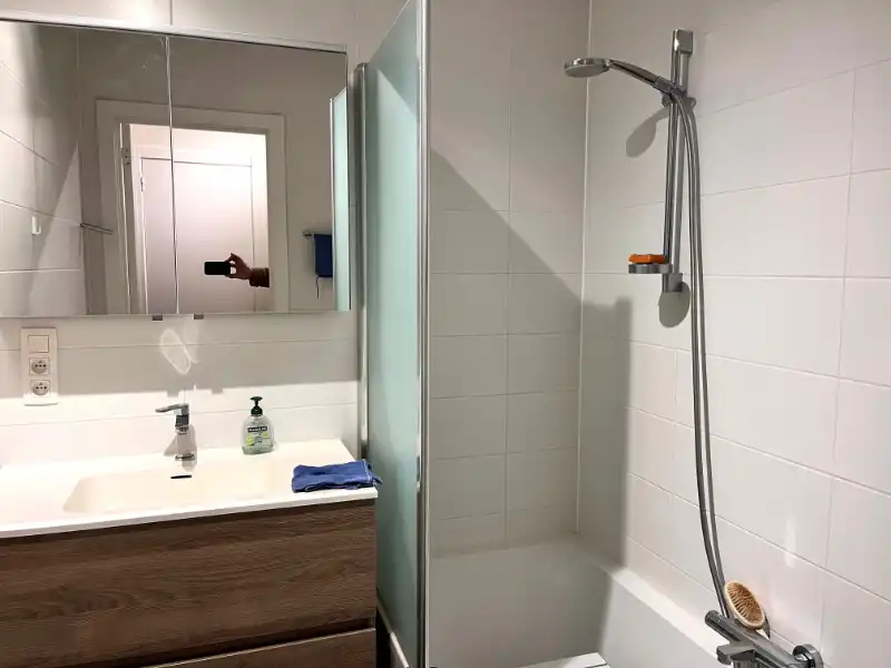 Lichtrijk twee slaapkamer appartement met autostaanplaats foto 6