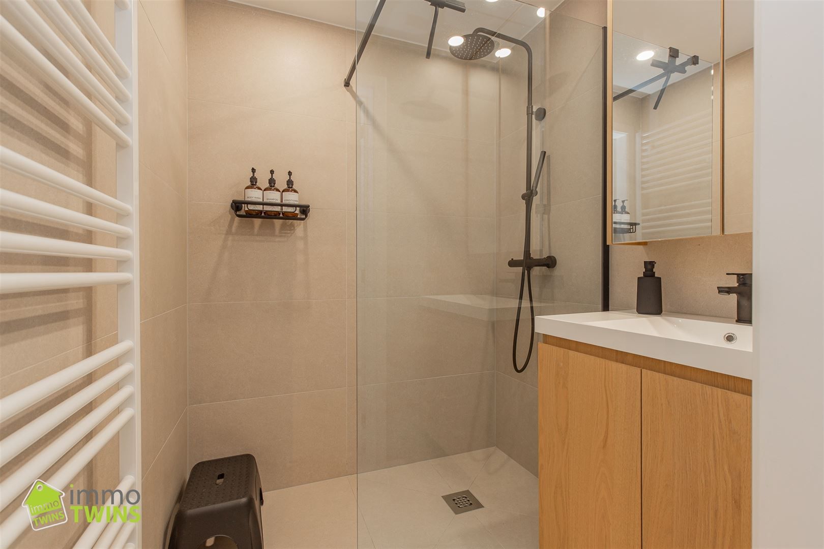 Prachtig gerenoveerd appartement met 2 slaapkamers in hartje Oostende! foto 8