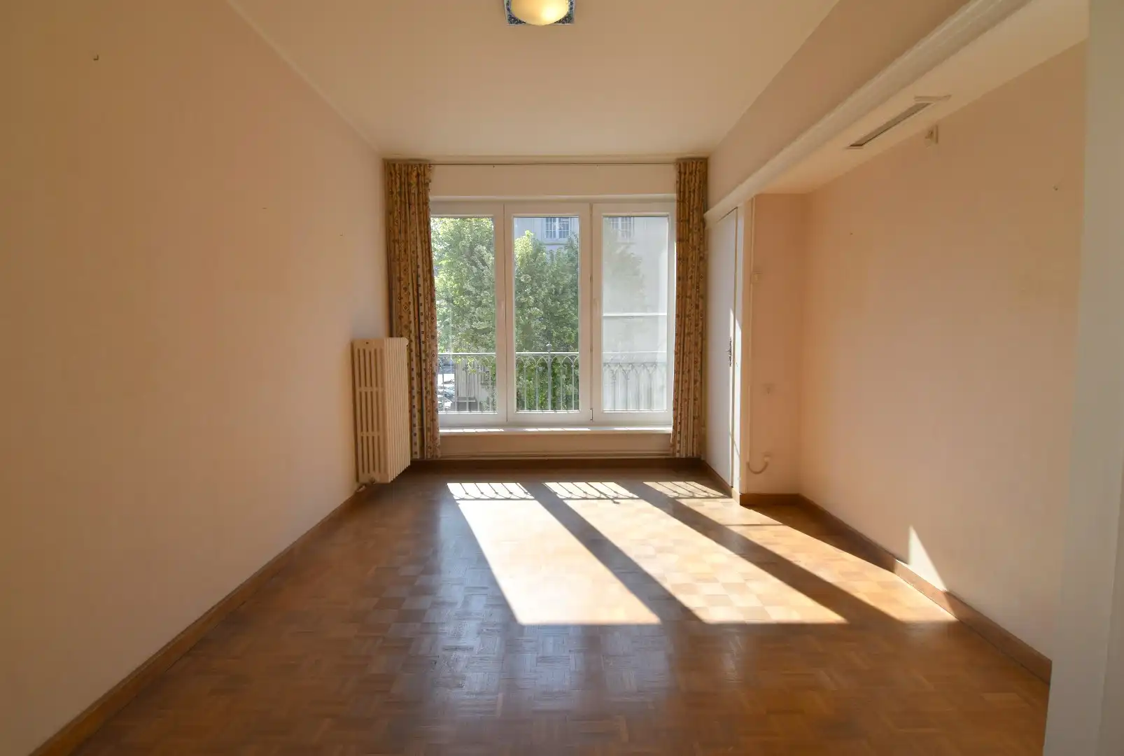 Ruim 3-slaapkamer appartement met garage in hartje Kortrijk foto 9