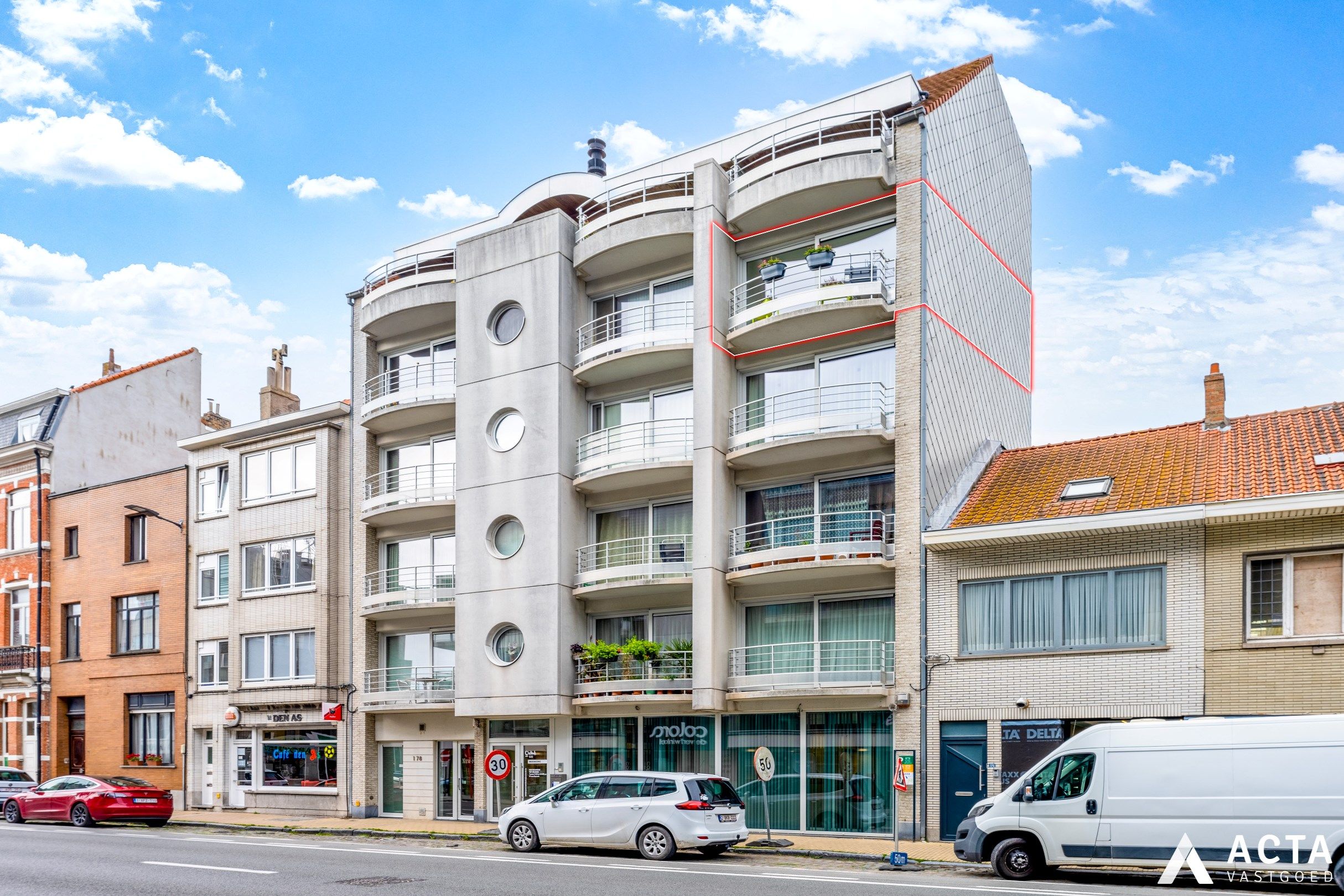 Instapklaar appartement met twee terrassen in hartje Mariakerke! foto 1