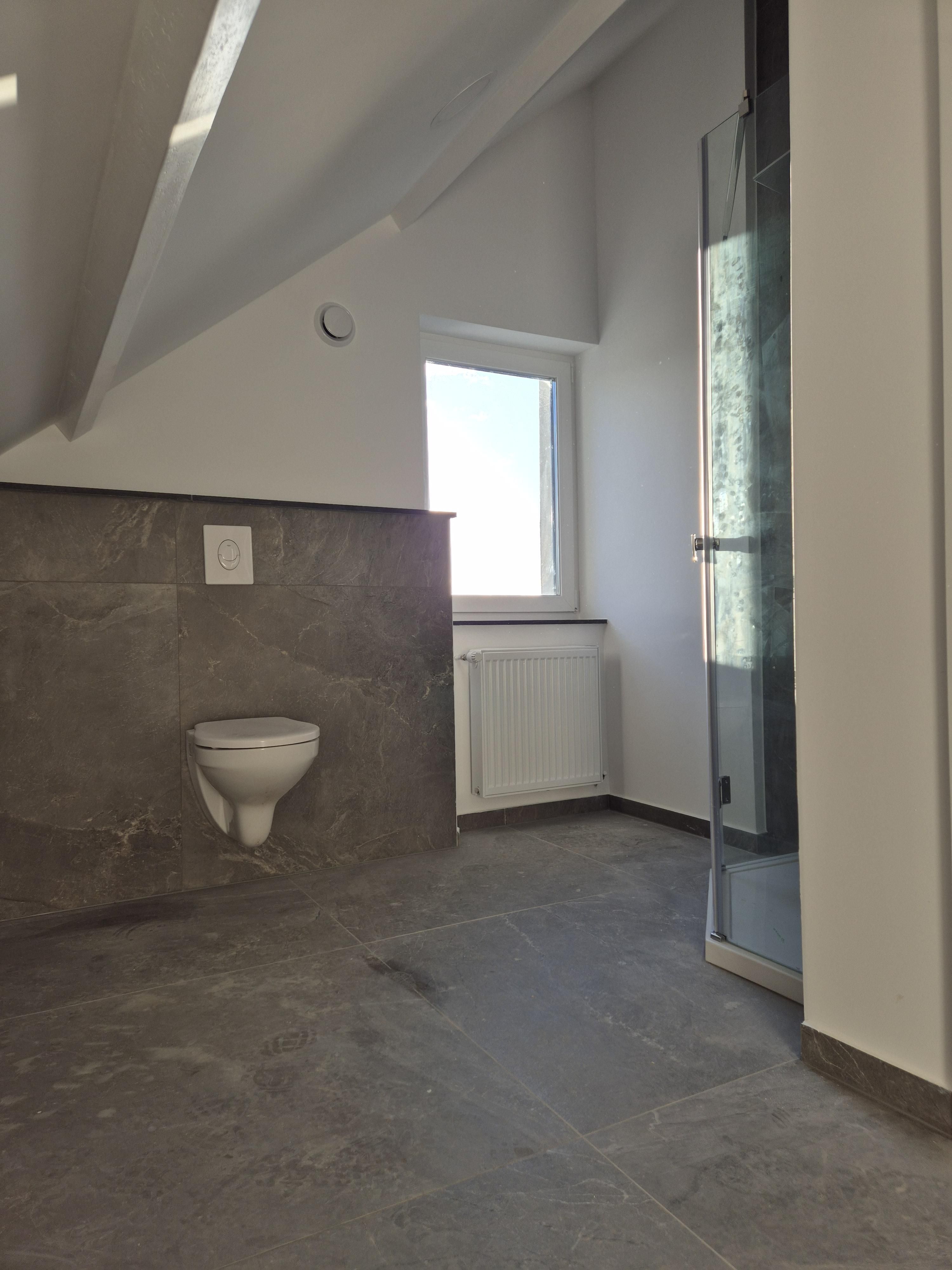 Leuke gerenoveerde woning met 4 slaapkamers en tuin foto 23