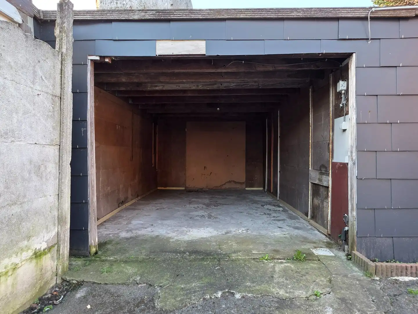 Opslagplaats/atelier in het centrum van Kuurne met vrijstaande garage en bureauruimte foto 7