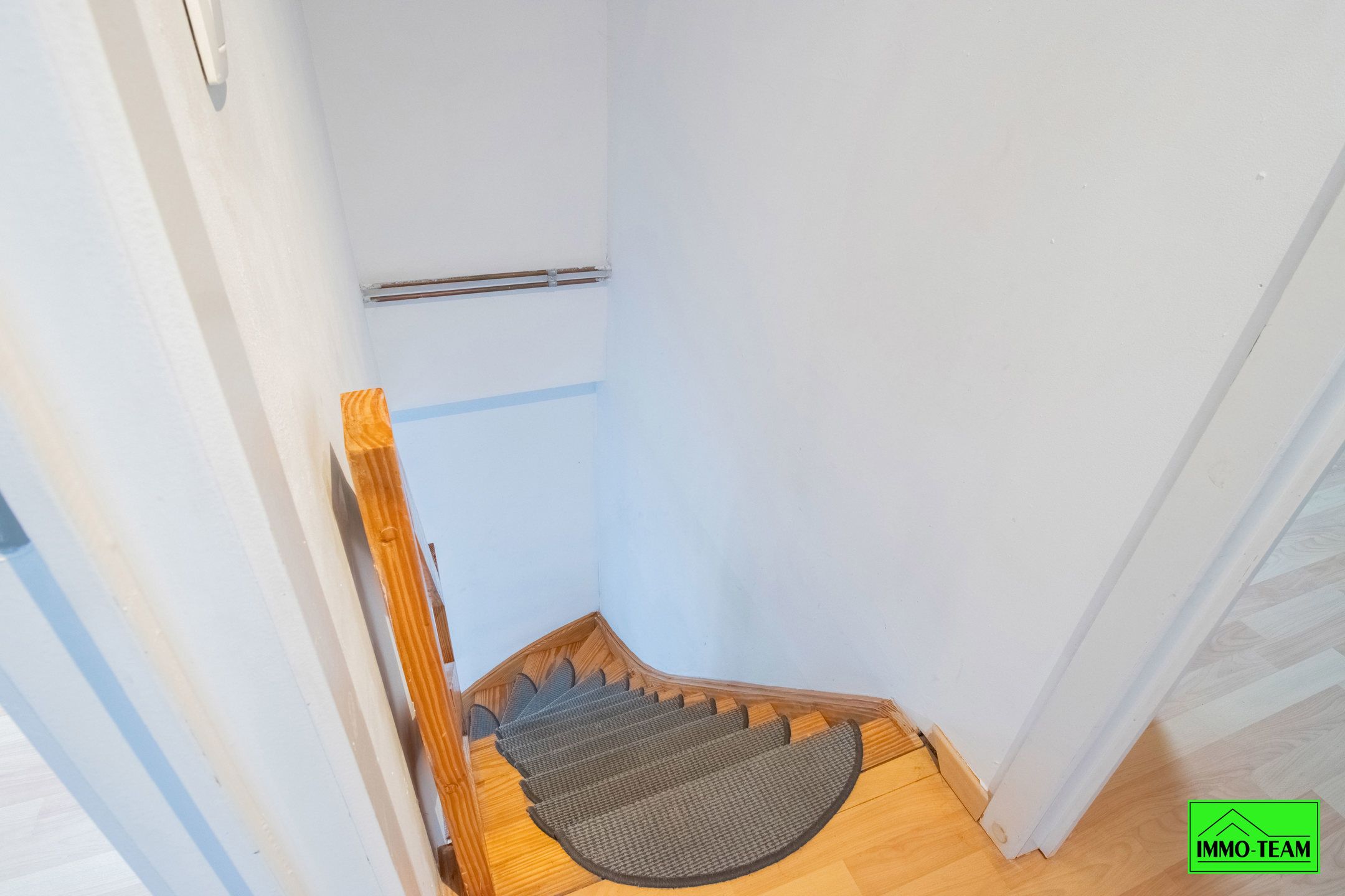 Instapklare 2-gevelwoning met parkeerplaats nabij centrum foto 7