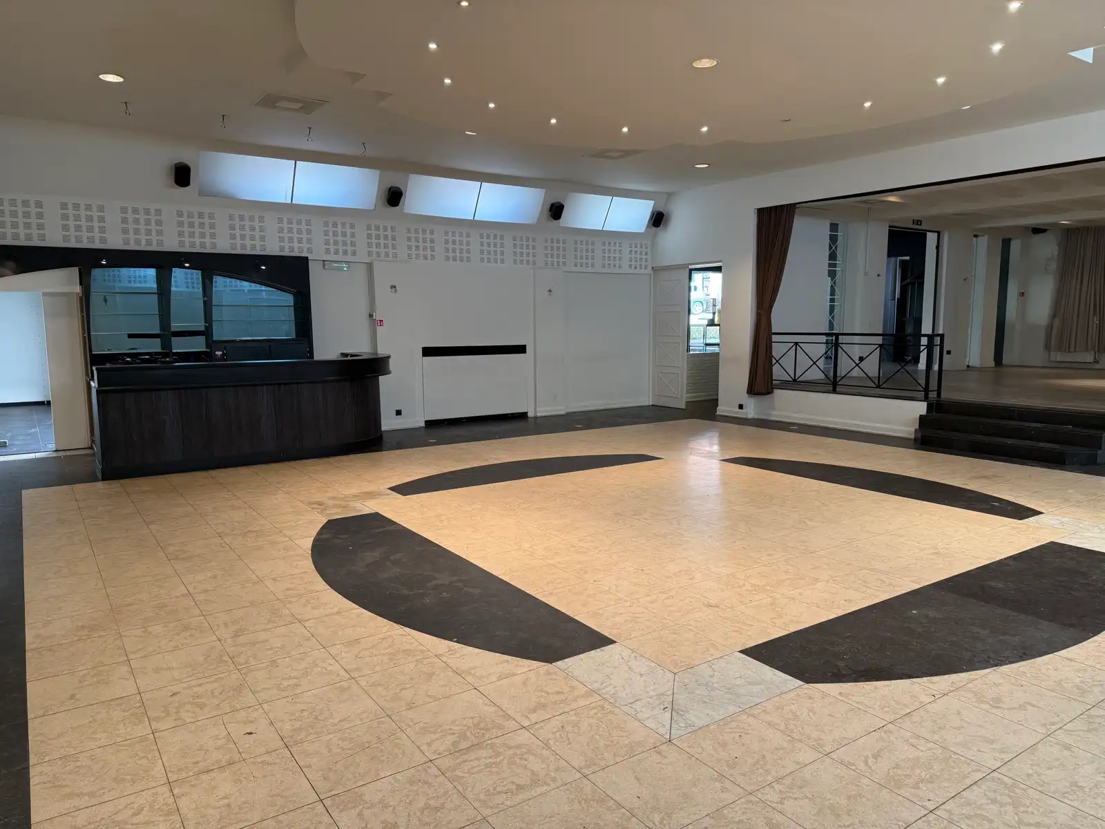 Projectgrond (vroegere feestzaal met woonst en parking) foto 24