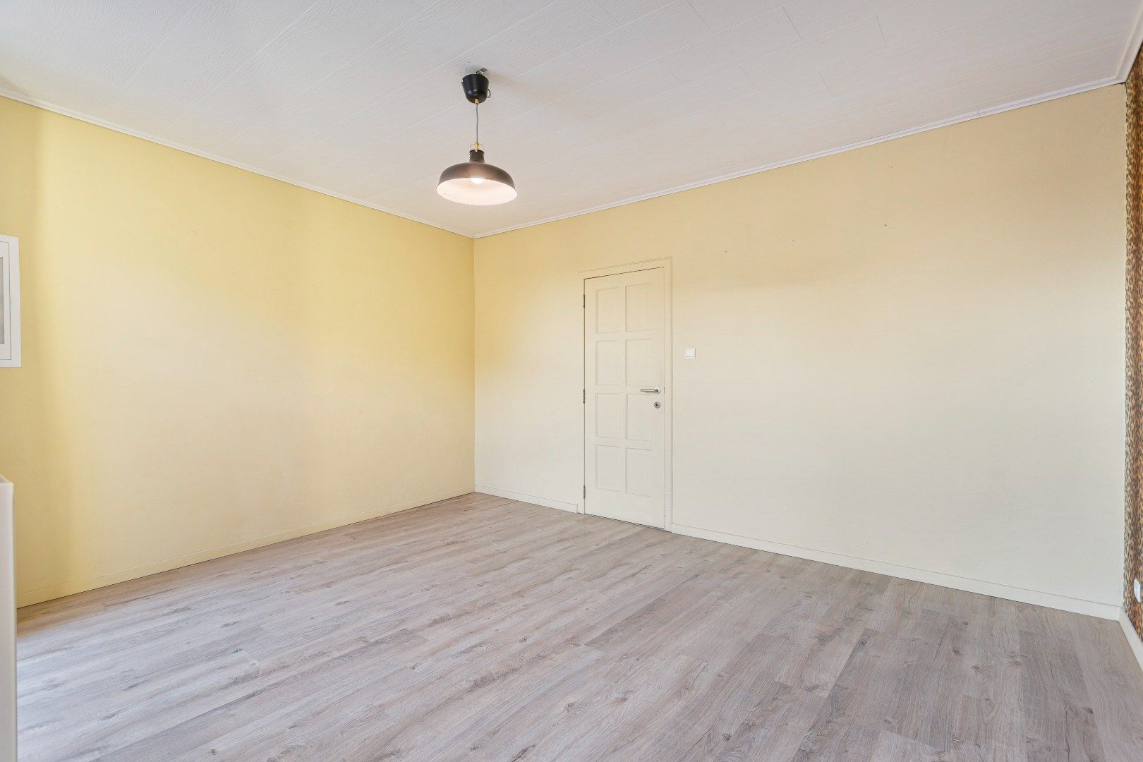 Ruim en zonnig appartement met terras + privé staanplaats foto 11