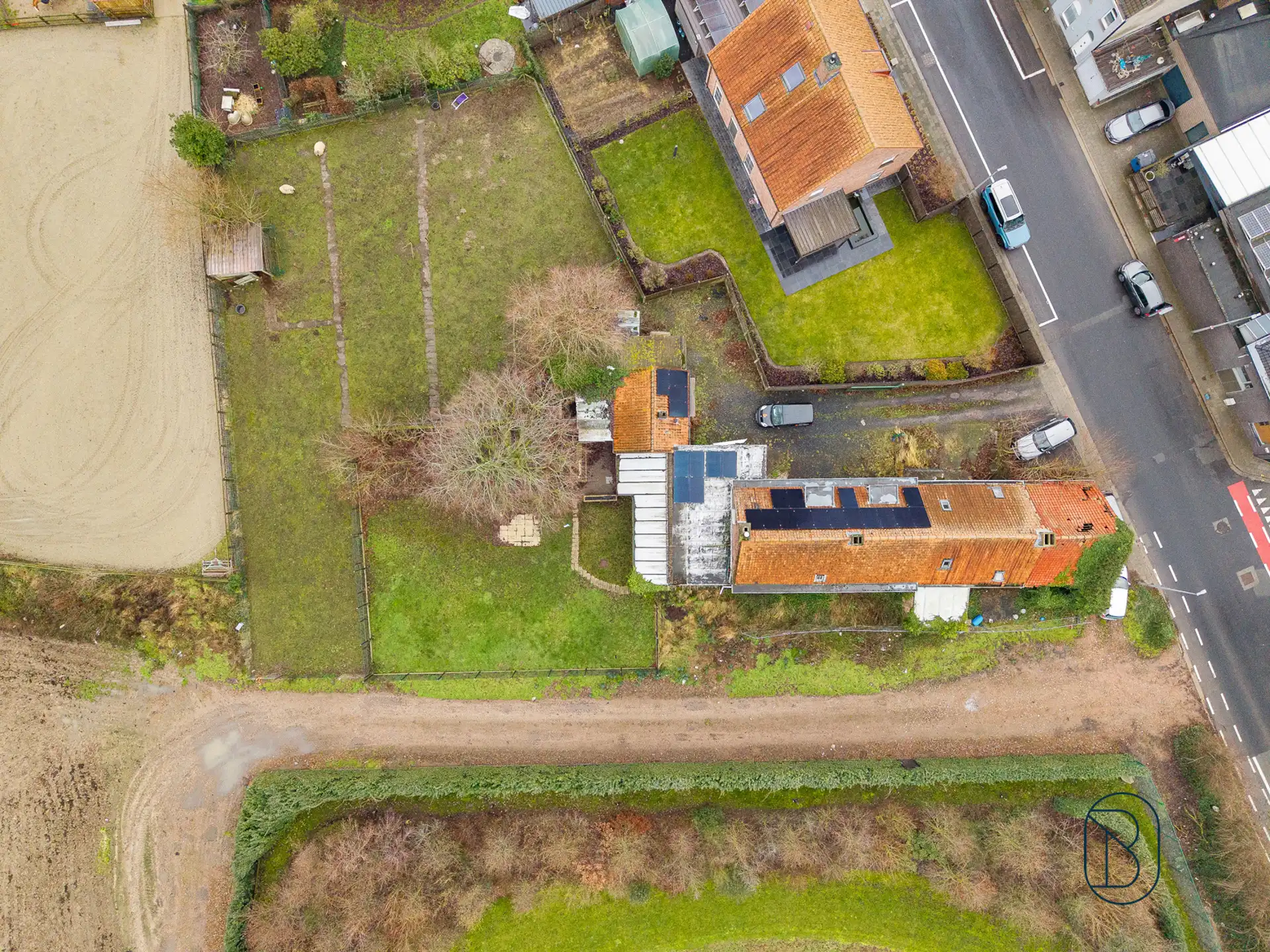 Bouwgrond met vergunning voor 3 woningen  foto 2