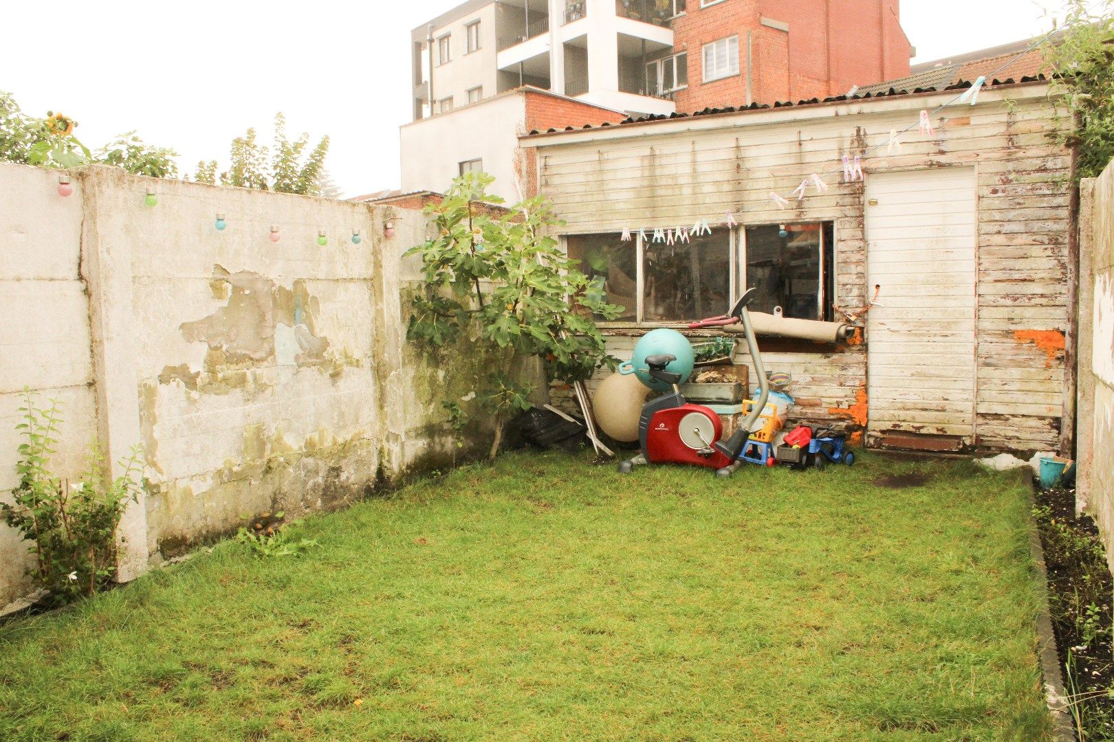 Centraal gelegen woning met drie slaapkamers, tuin én inpandige garage te koop in Sint-Niklaas! foto 18