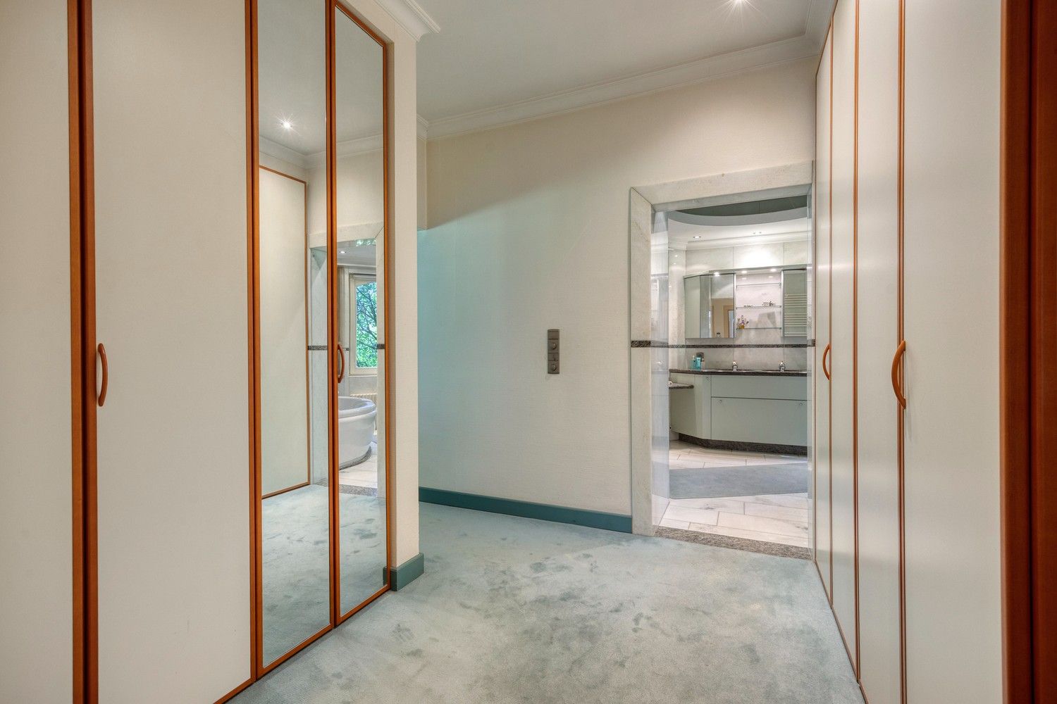 Exclusieve, royale villa in prestigieuze villawijk te Maasmechelen foto 23