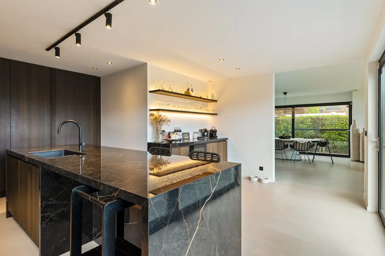 Ruime, exclusief afgewerkte woning met zwembad op Toplocatie te Berlaar foto 3