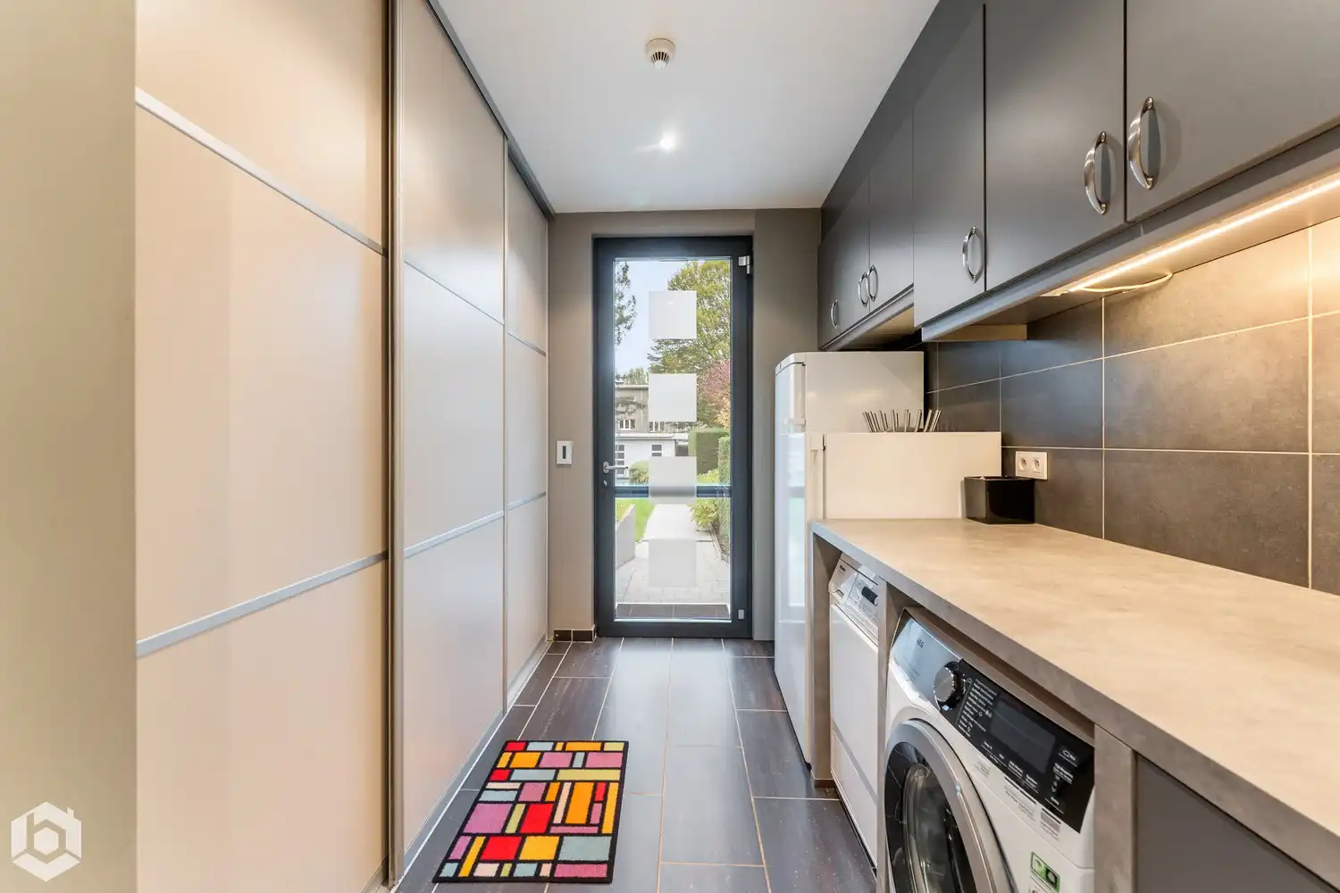 Exclusief gelijkvloers appartement met 2slpkrs, prachtige tuin en zwembad foto 40