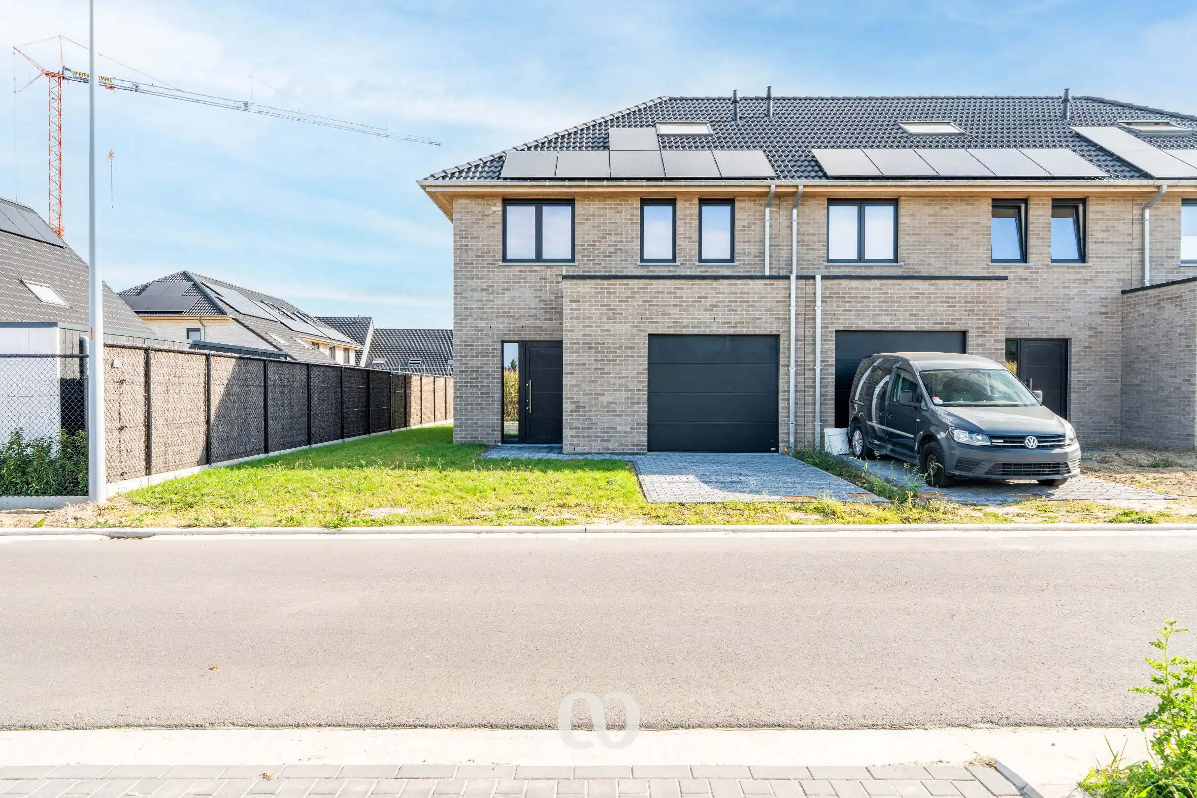 Prachtige nieuwbouwwoningen met 4 slaapkamers en garage foto {{pictureIndex}}