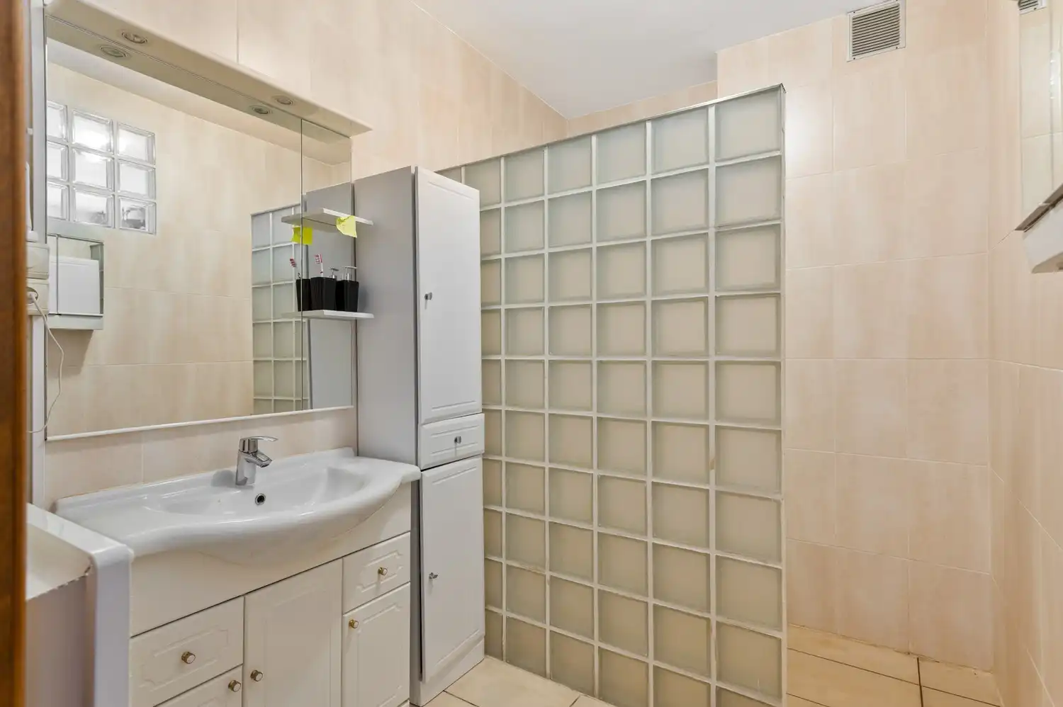 1 slaapkamer gelijkvloers appartement met Tuin foto 15