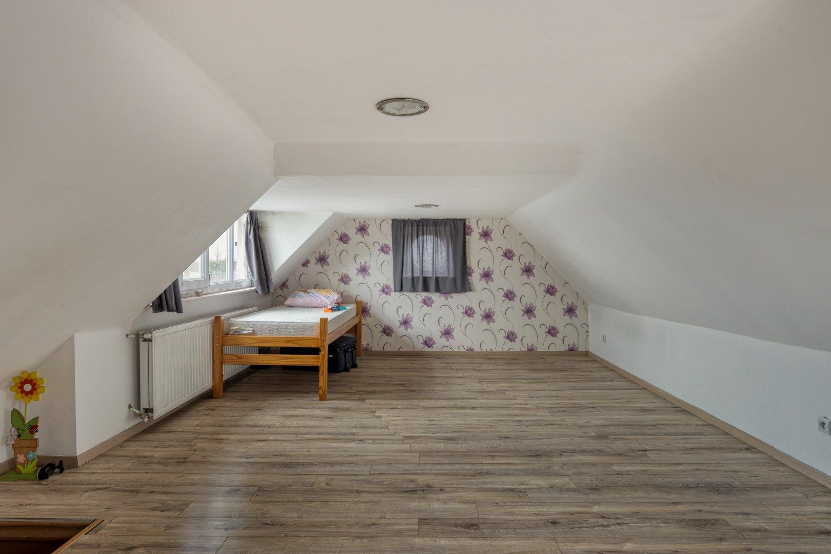 Ruime woning met 4 slaapkamers, garage en tuin in een leuke buurt! foto 13