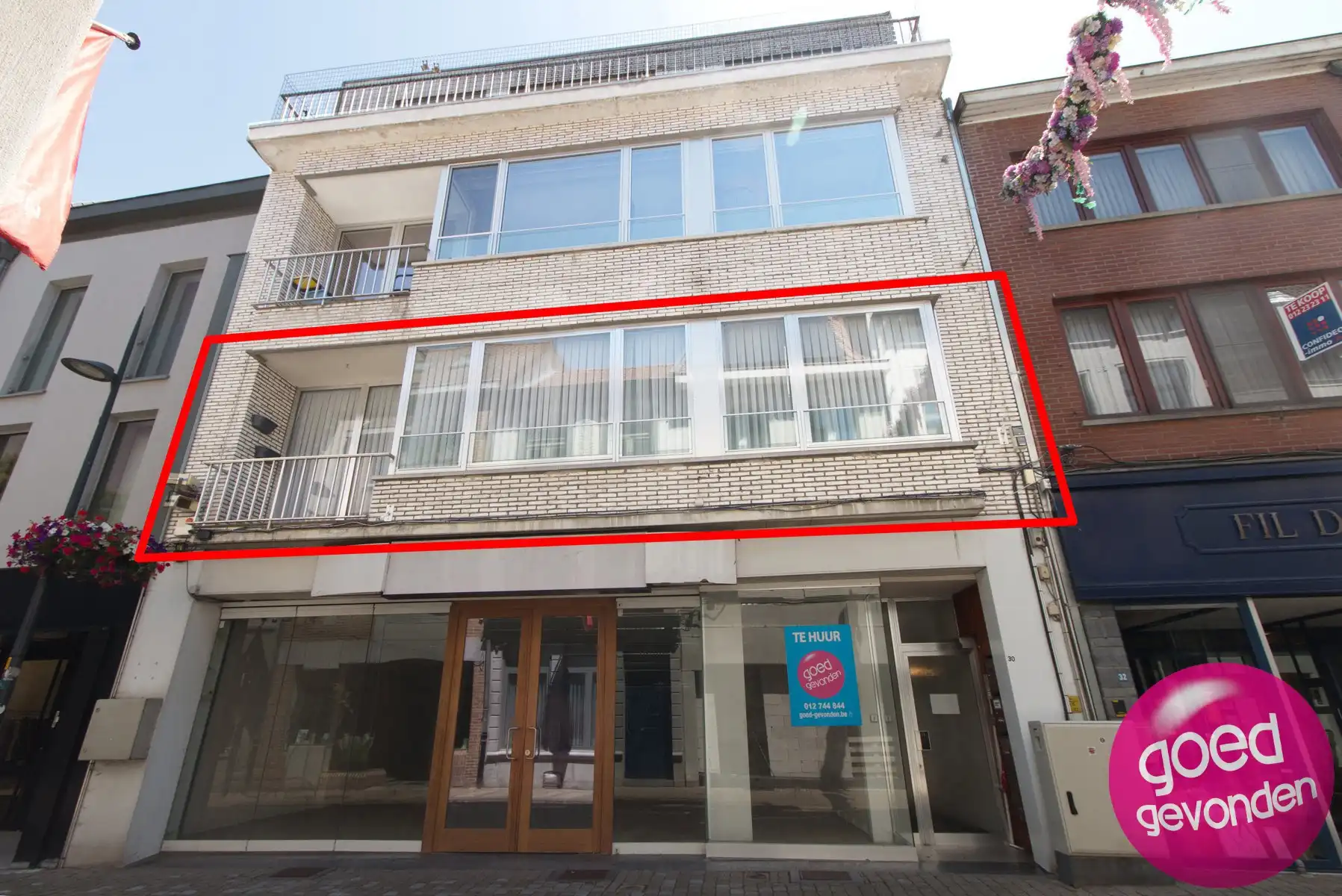ZEER RUIM APP en TERRAS - CENTRUM - 3 SLK - LIFT foto {{pictureIndex}}
