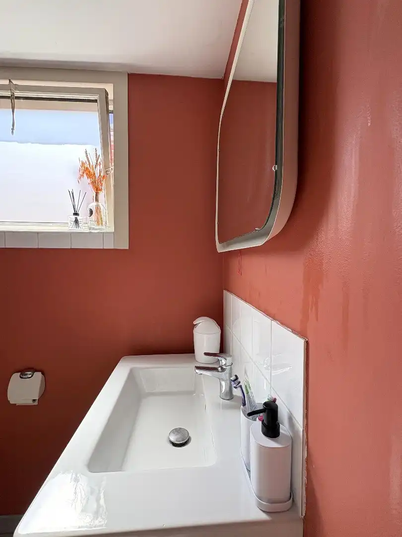 Instapklare woning met 2 slaapkamers en ruime binnenplaats in Menen foto 7