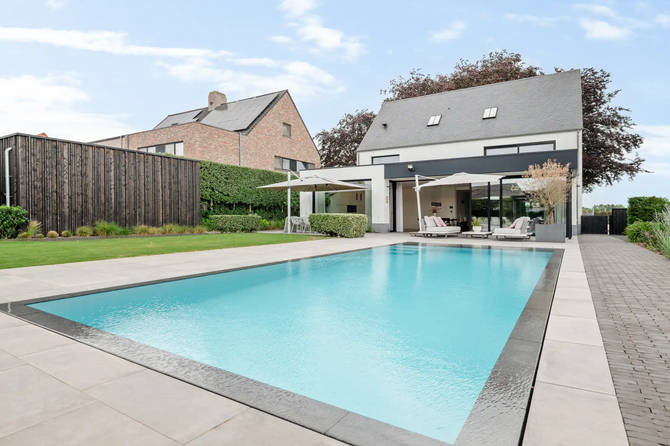 Luxe villa met zwembad en poolhouse vlakbij het centrum van Hoogstraten. foto 3