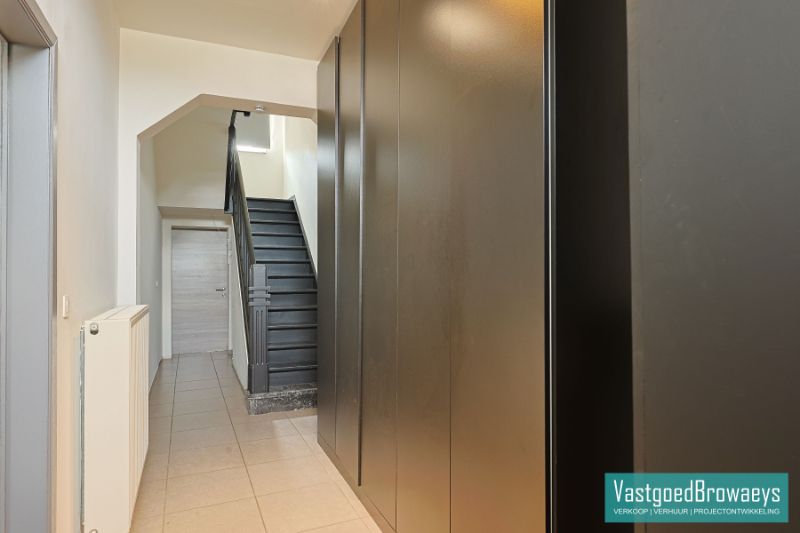 Instapklare woning met 4 slaapkamers, tuin & garage foto 5