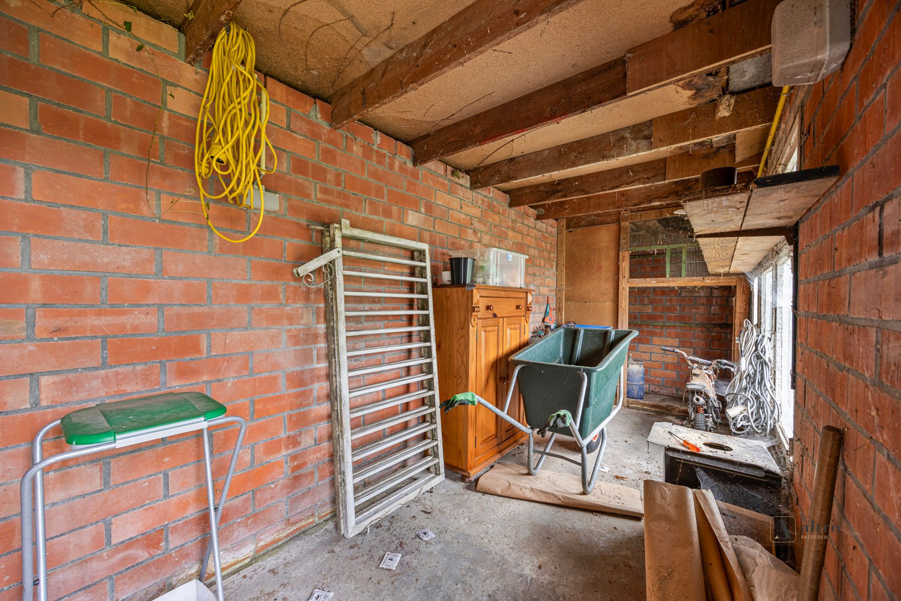 Deels gerenoveerde woning in het groene Bellem foto 13