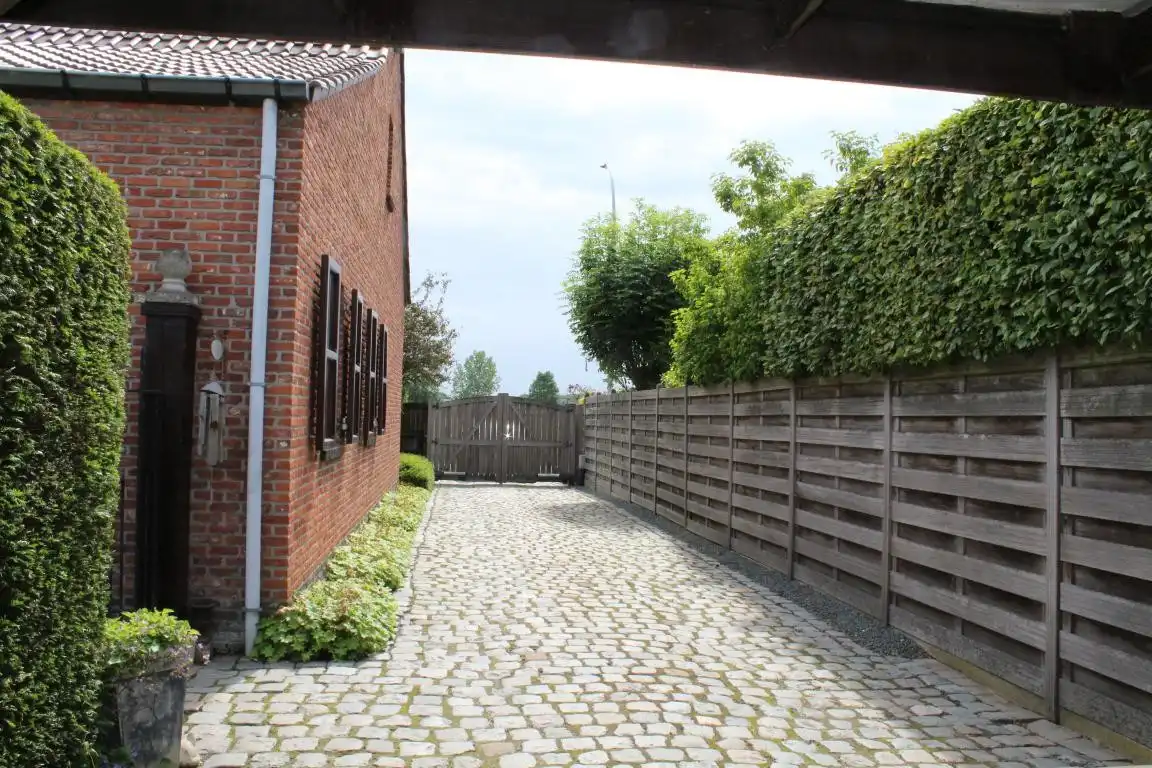 Landelijke laagbouwwoning op ongeveer +/- 1300m² foto 20