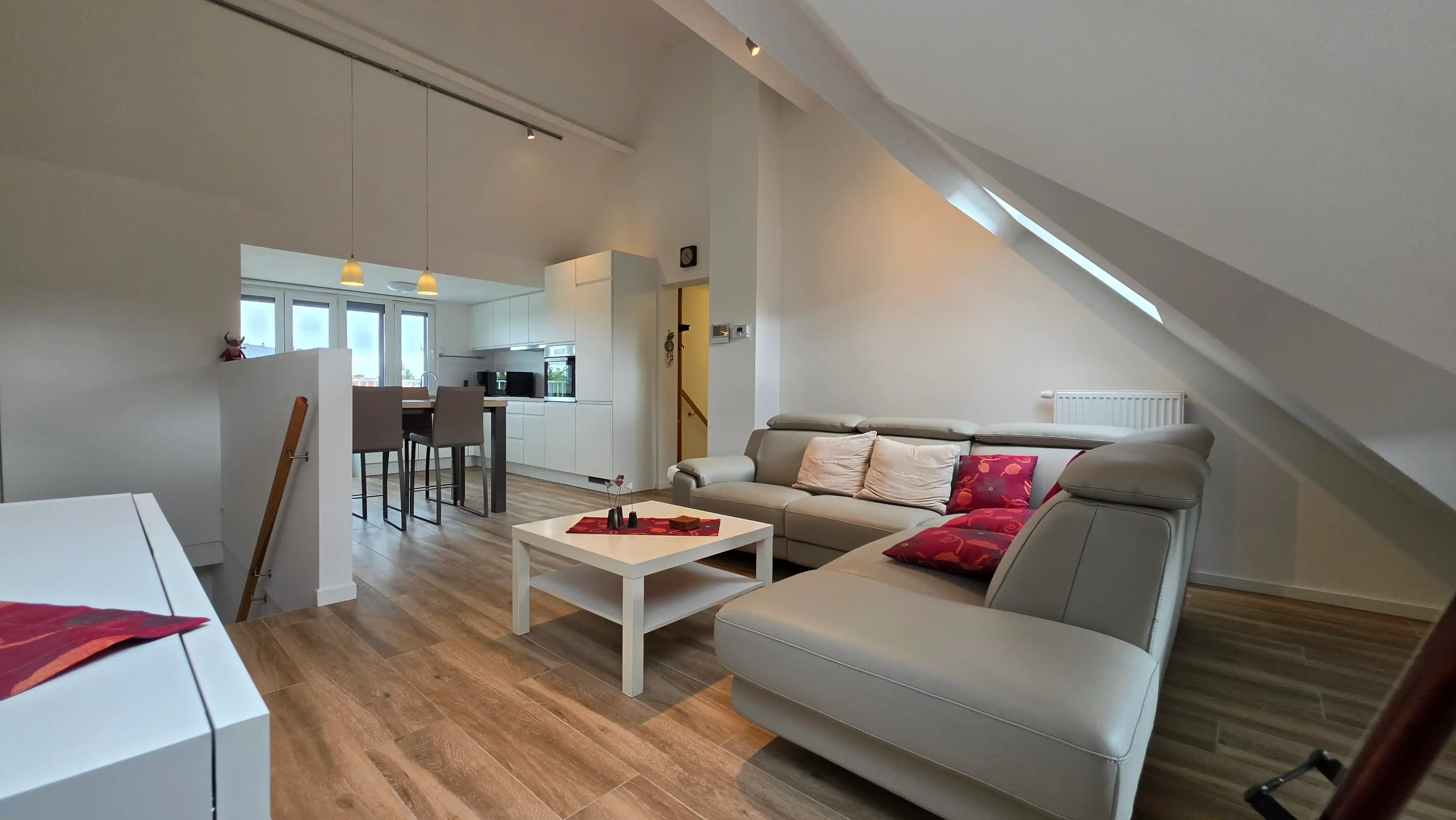 Luxueus twee slaapkamer app, terras, bureel, unieke ligging foto 9