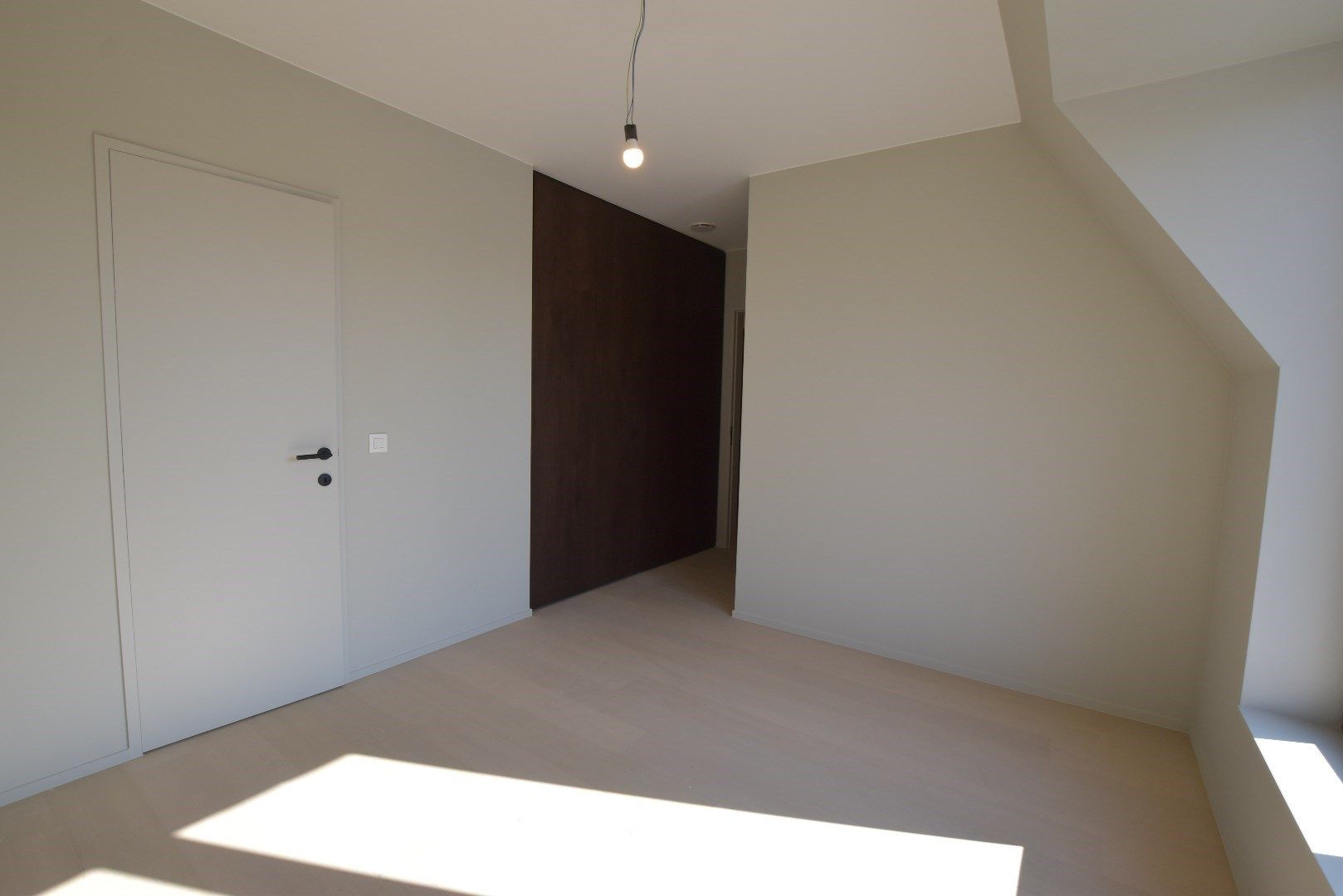 Nieuwbouwwoning rustig gelegen aan Duinenwater foto 15