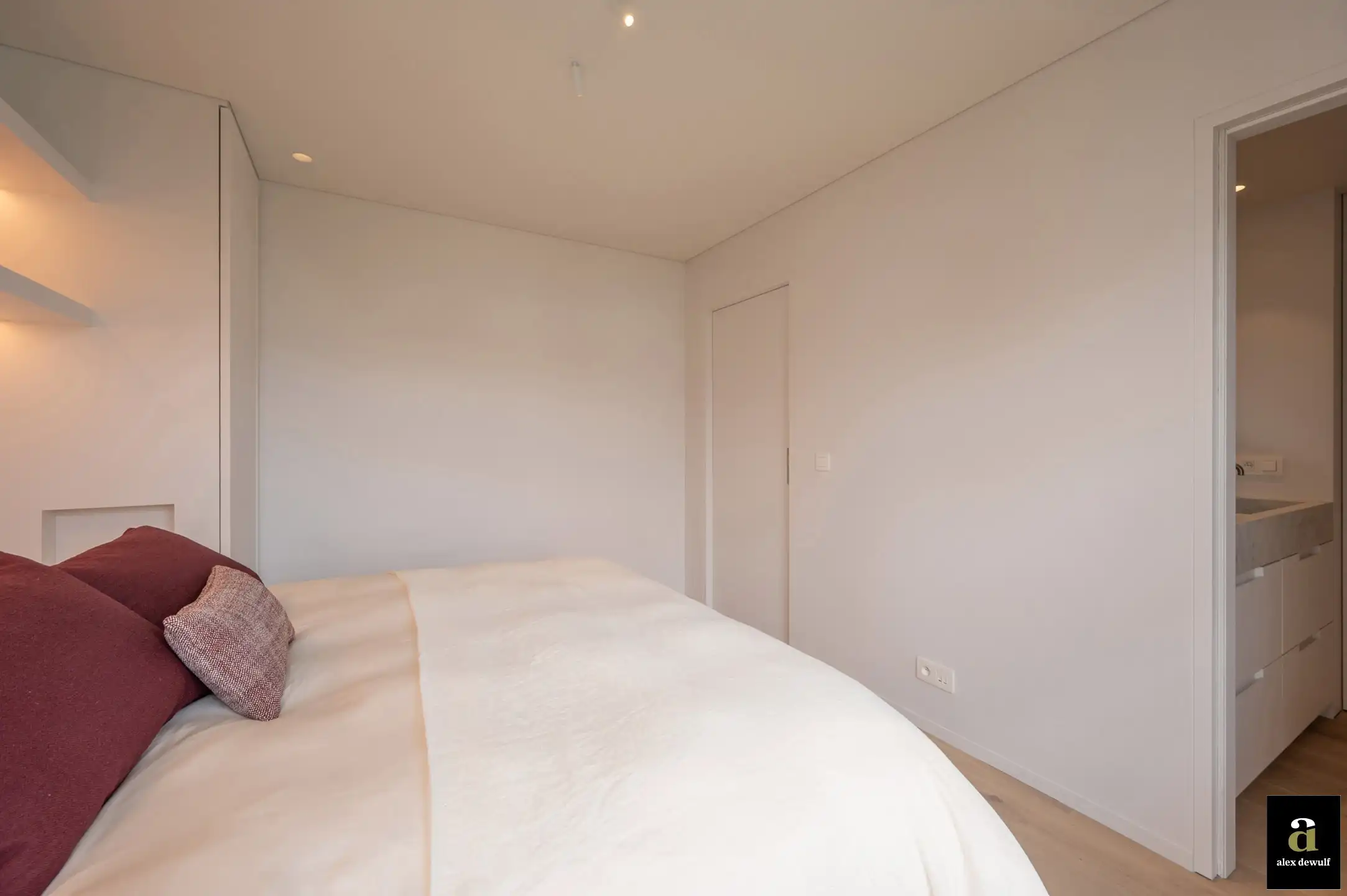 Uitstekend gelegen en stijlvol gerenoveerd appartement met goed zeezicht in villaresidentie [Kustlaan - Knokke Zoute]. foto 28